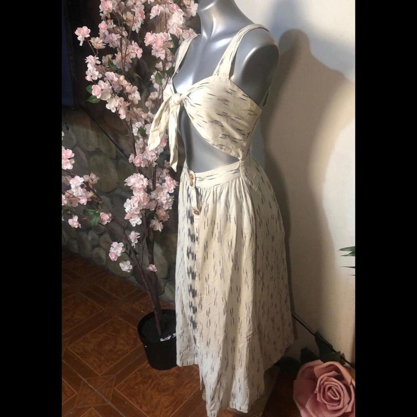 Free People linen dress Free people summer mid section cut out tie front Size S / US 4 / IT 40 - 1 Thumbnail