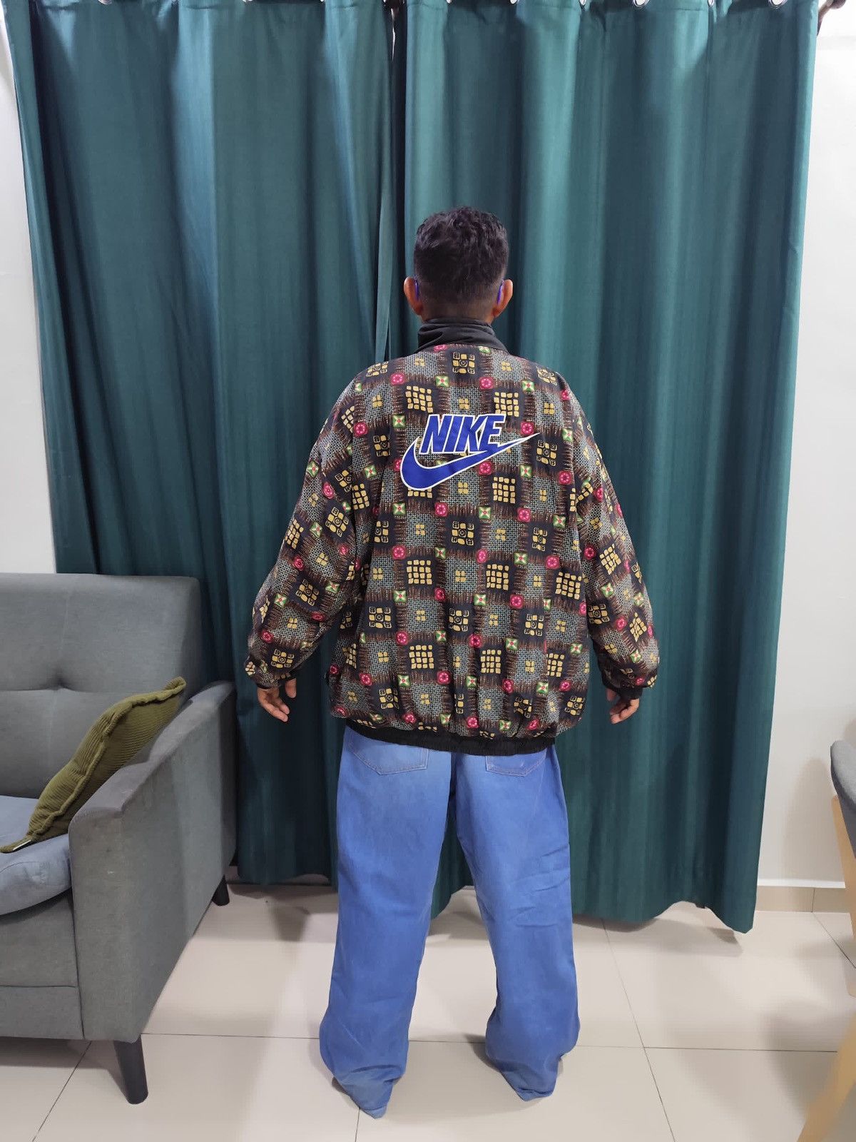 Nike Vintage Nike Big Logo Windbreaker Rare Pattern 90s Size US L / EU 52-54 / 3 - 12 Thumbnail