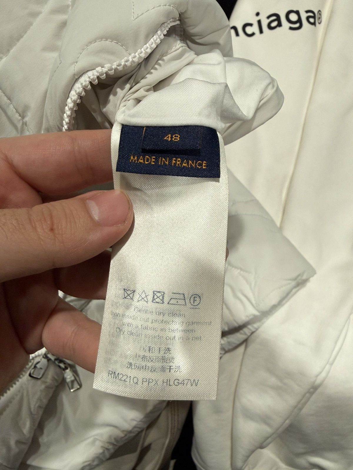 Louis Vuitton Louis Vuitton White Flower Monogram Vest Size US M / EU 48-50 / 2 - 7 Thumbnail