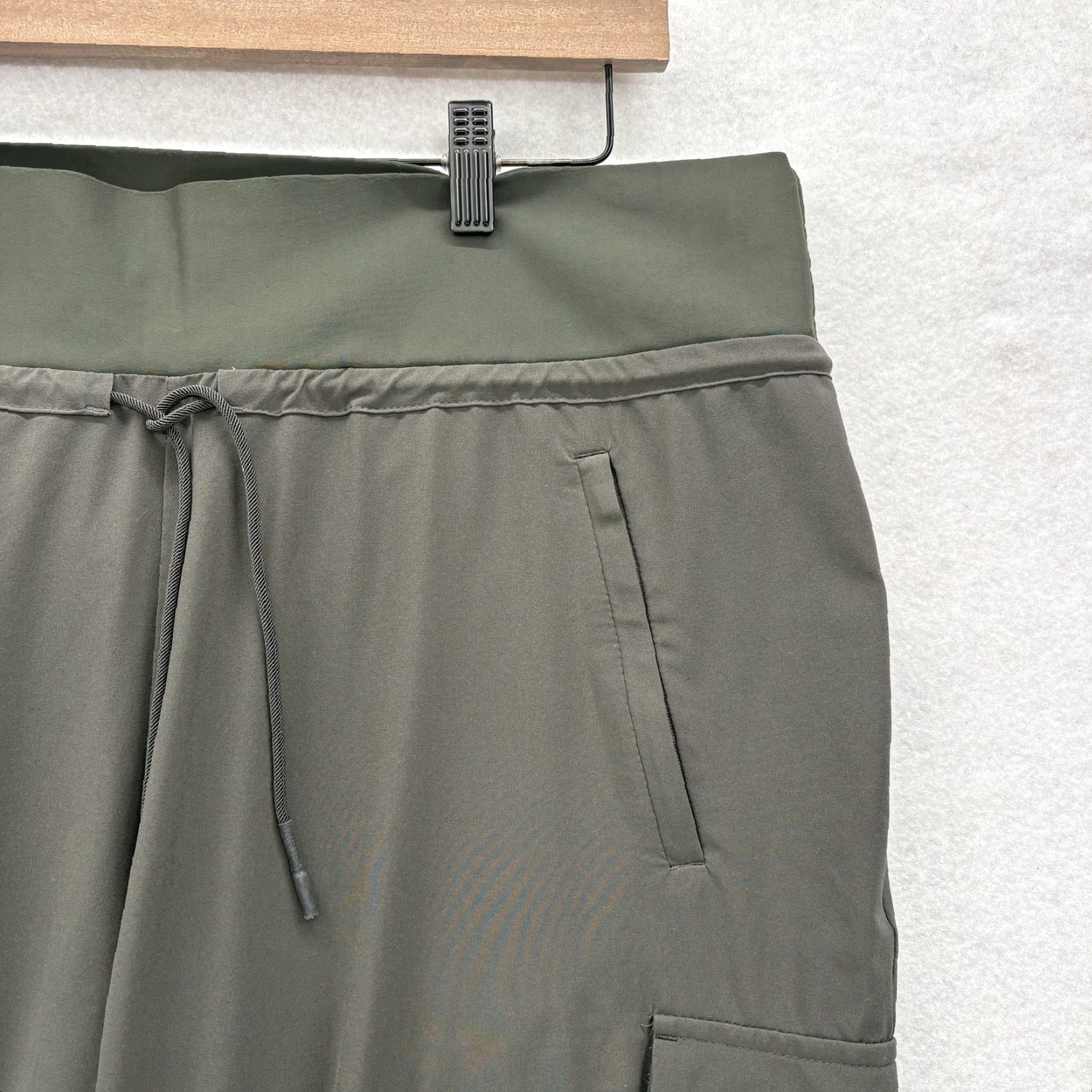 Athleta Athleta Pants Womens 16 Green Jogger Cargo Pockets Travel Hiking Stretch Lightweight Woven Athleisure Size 38" / US 16 / IT 52 - 3 Thumbnail