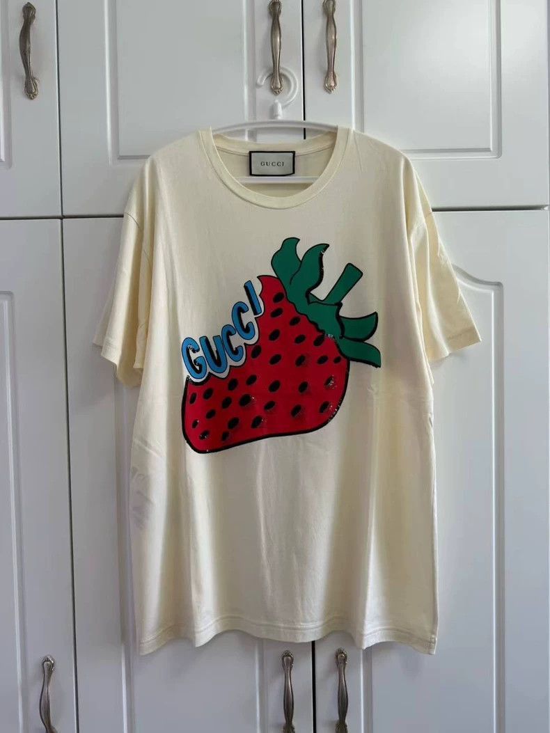 Gucci Gucci Strawberry Print Short Sleeve T-shirt-2508 Size US S / EU 44-46 / 1 - 1 Thumbnail
