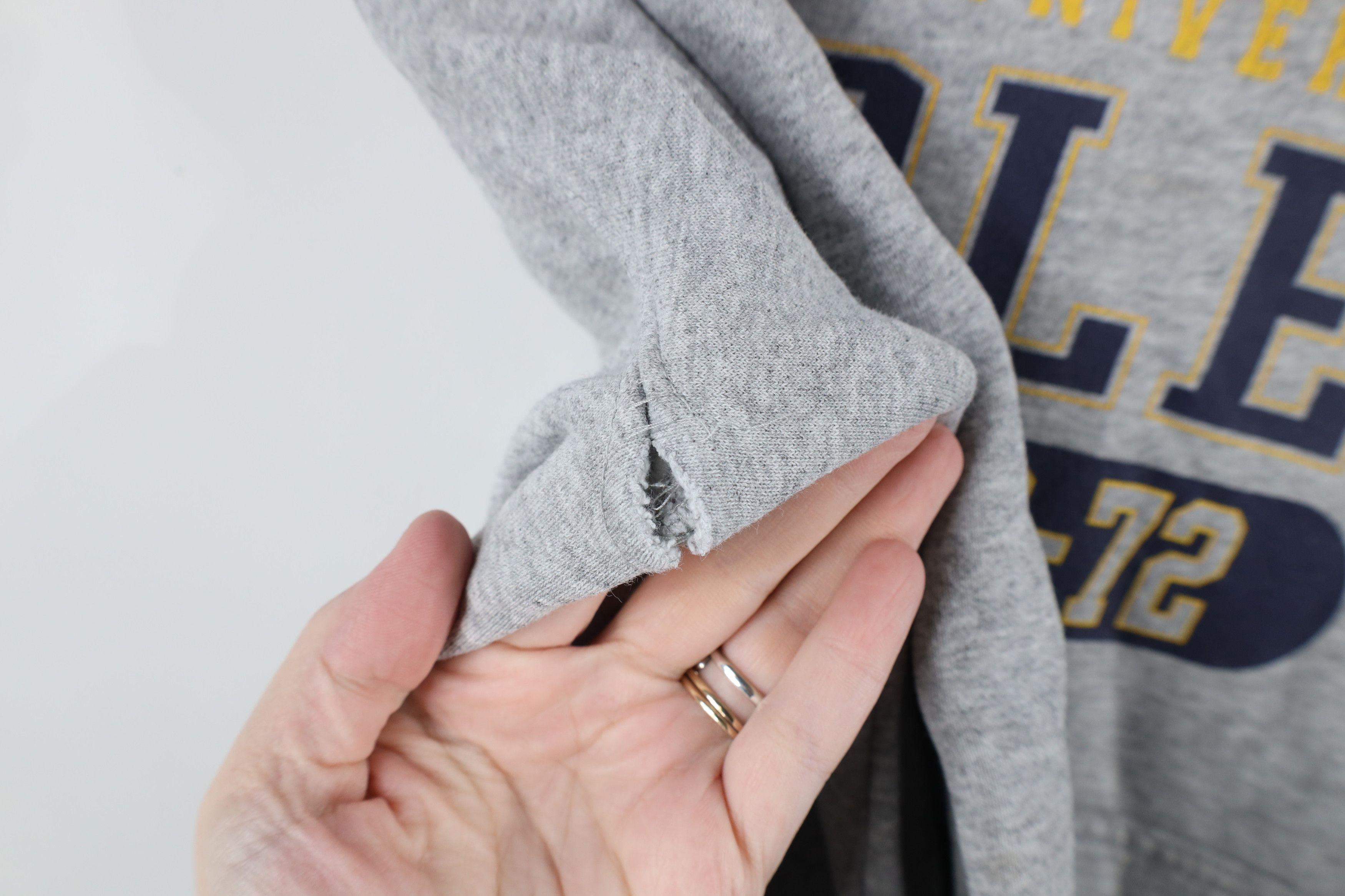 Vintage Vintage Spell Out University of Toledo Hoodie Sweatshirt Size US S / EU 44-46 / 1 - 9 Thumbnail