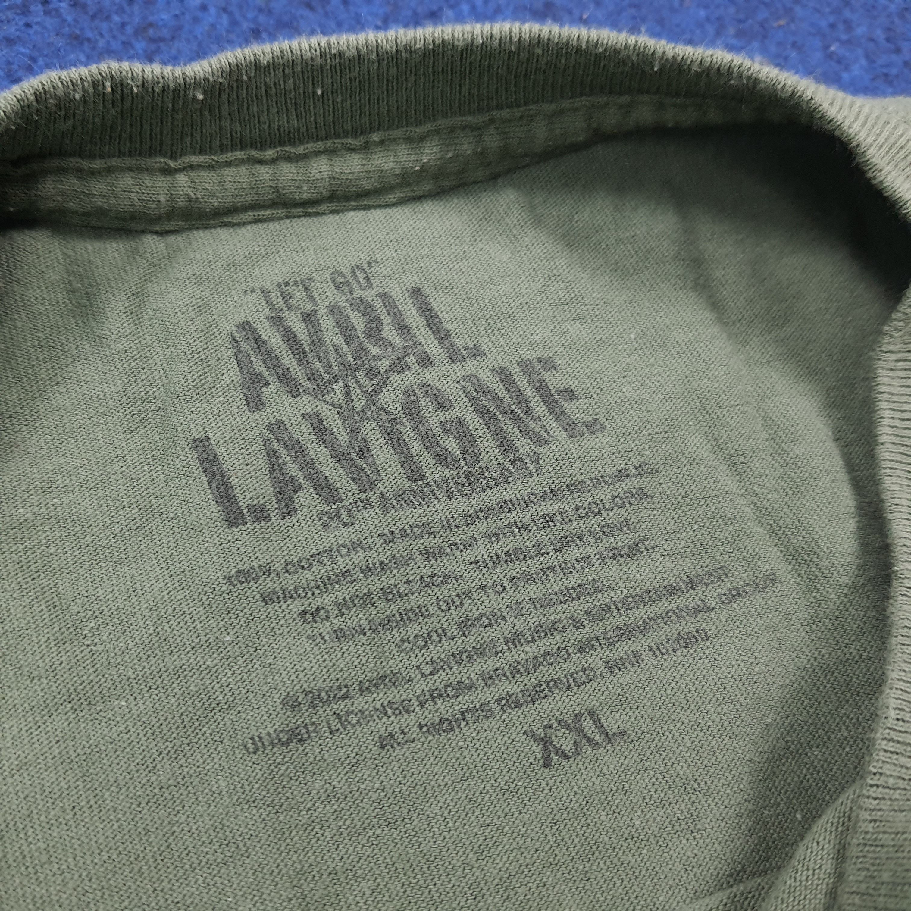 Vintage Vintage Avril Lavigne Let Go Cover Album Tshirt C285N79 Size US XL / EU 56 / 4 - 5 Thumbnail