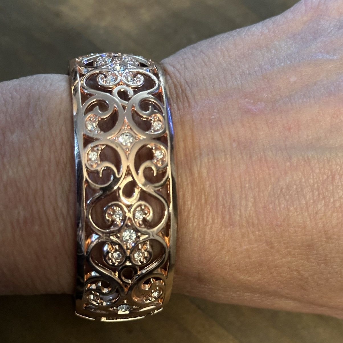 Other Rose gold filigree rhinestone hinged bangle bracelet Size ONE SIZE - 2 Thumbnail