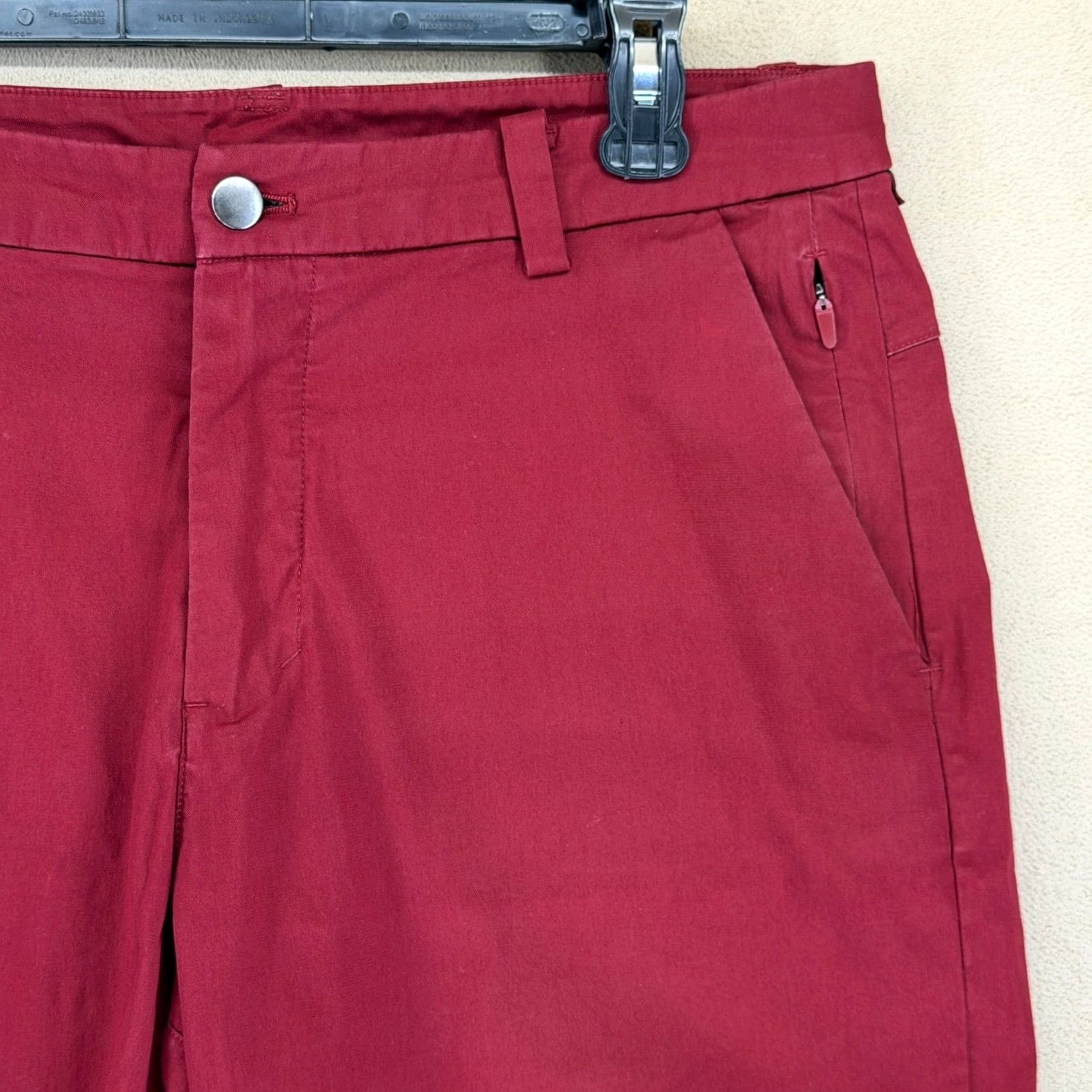 Lululemon Lululemon Mens Red Commission Shorts 32 Flat Front Zip Pocket Casual Summer Shirt vs Shorts? Size US 32 / EU 48 - 3 Thumbnail