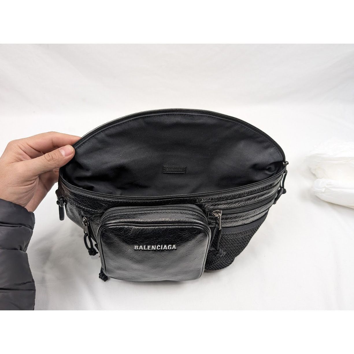 Balenciaga o1rshd1 Q:3 / Size: OS / Explorer Multizip Beltpack in Black Size ONE SIZE - 13 Thumbnail