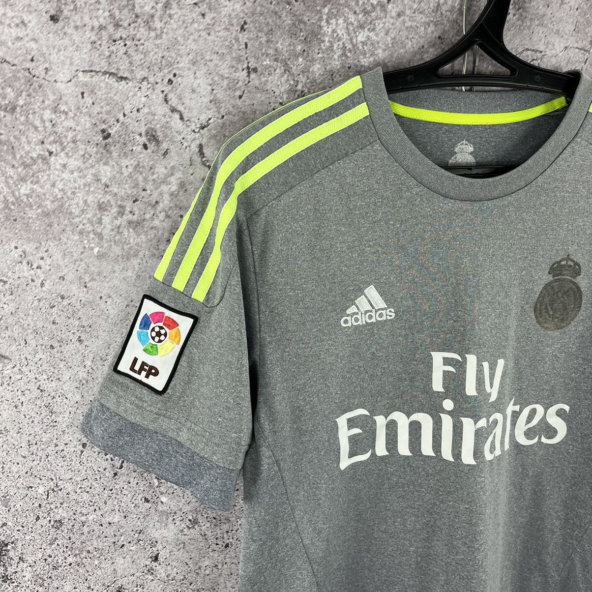 Adidas Real Madrid Adidas 2015/2016 Away Jersey T-Shirt Size M Size US M / EU 48-50 / 2 - 3 Thumbnail