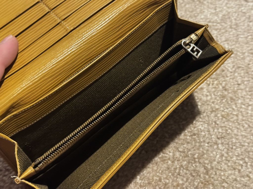 Fendi 100% Authentic Vintage FENDI Leather Bi-fold Wallet Size ONE SIZE - 8 Thumbnail