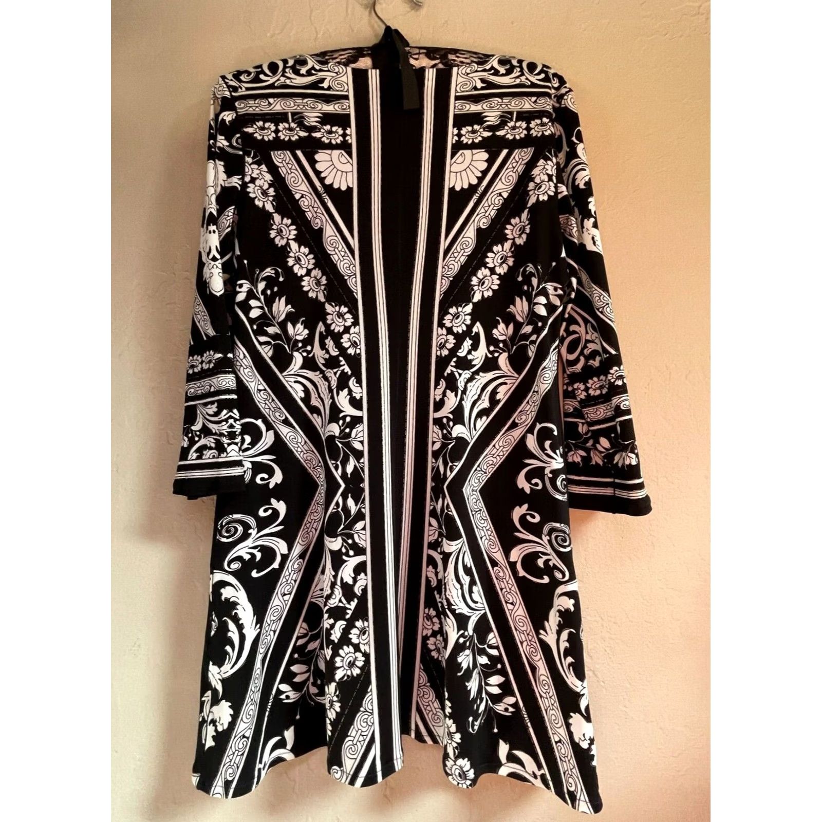 Vintage Eva Varro Dress Small Black White Floral Print V-Neck 3/4 Sleeve Tunic Top / Size S / US 4 / IT 40 - 2 Thumbnail
