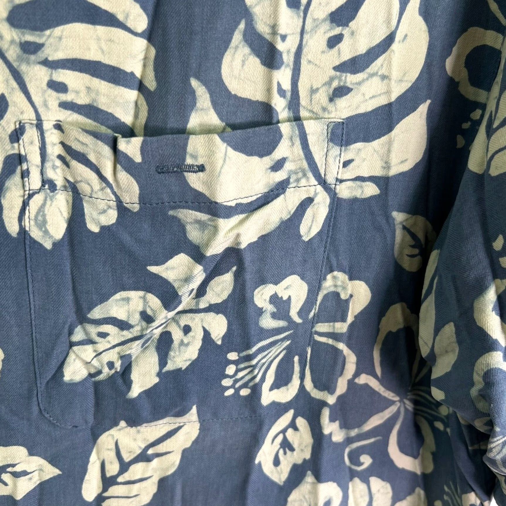 Vintage Barma Bibas Button-Up Shirt Mens XL Blue Silk Floral Short Sleeve Collared Pockets 100% Silk All Seasons Vintage No Floral Pattern Male Clothing Size US XL / EU 56 / 4 - 7 Thumbnail