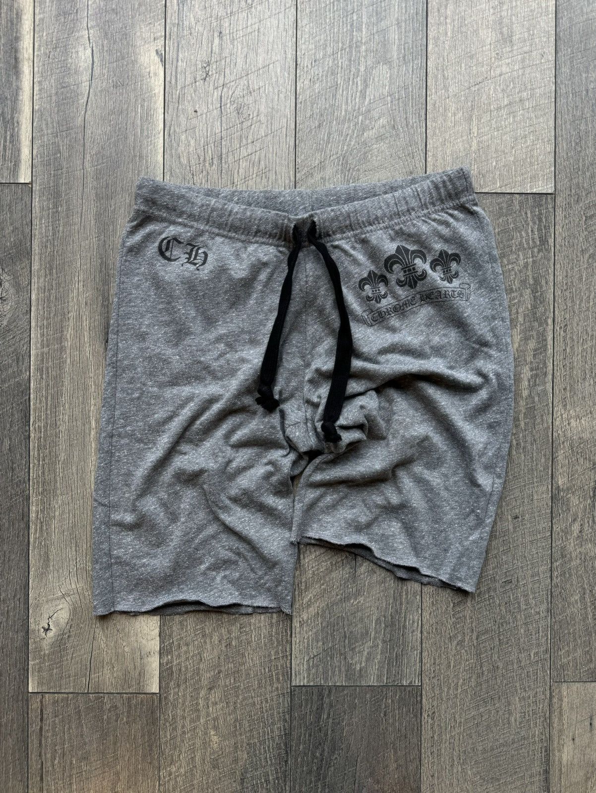 Chrome Hearts Chrome Hearts Fleur De Lis scroll Sweat Shorts - Medium Size US 32 / EU 48 - 1 Thumbnail