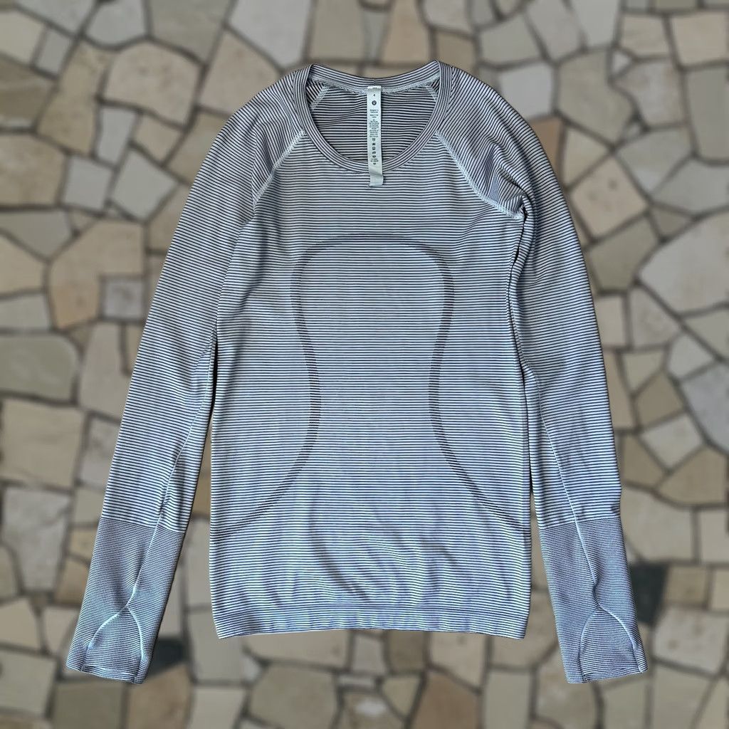 Lululemon Lululemon Swiftly Tech Long Sleeve Crew Top Women’s 4 Size S / US 4 / IT 40 - 1 Thumbnail