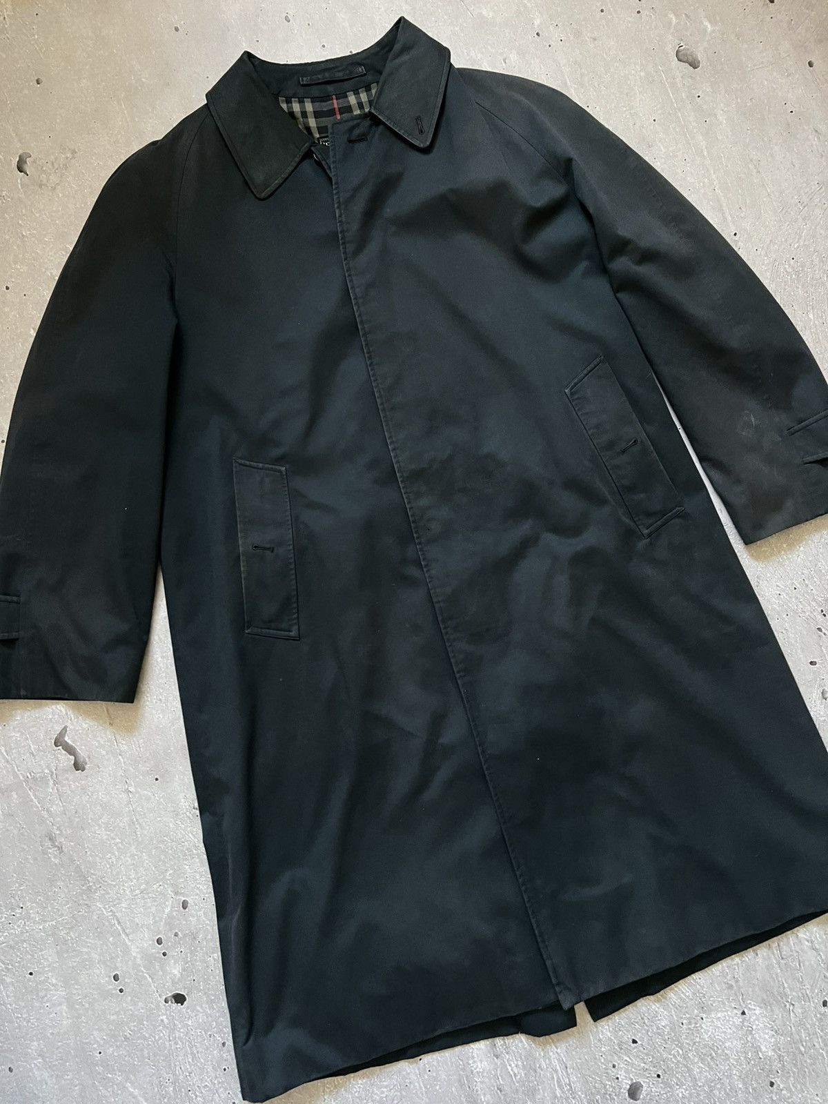 Burberry Very Rare Mans Trench Coat Barberry Size XL Hype Vintage Size US XL / EU 56 / 4 - 1 Thumbnail