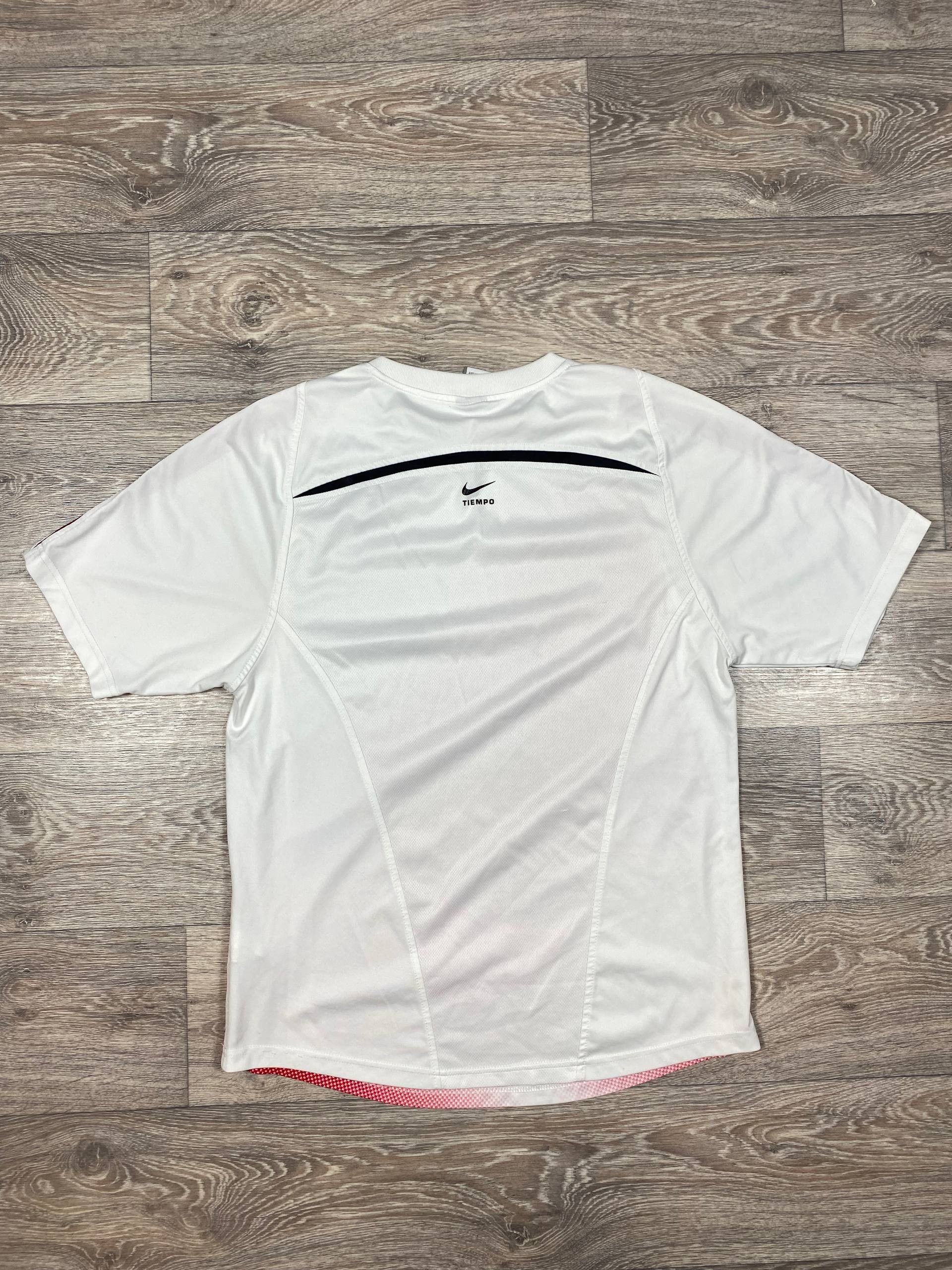Nike Vintage Nike Total 90 T shirt Logo Size Medium Size US M / EU 48-50 / 2 - 3 Thumbnail