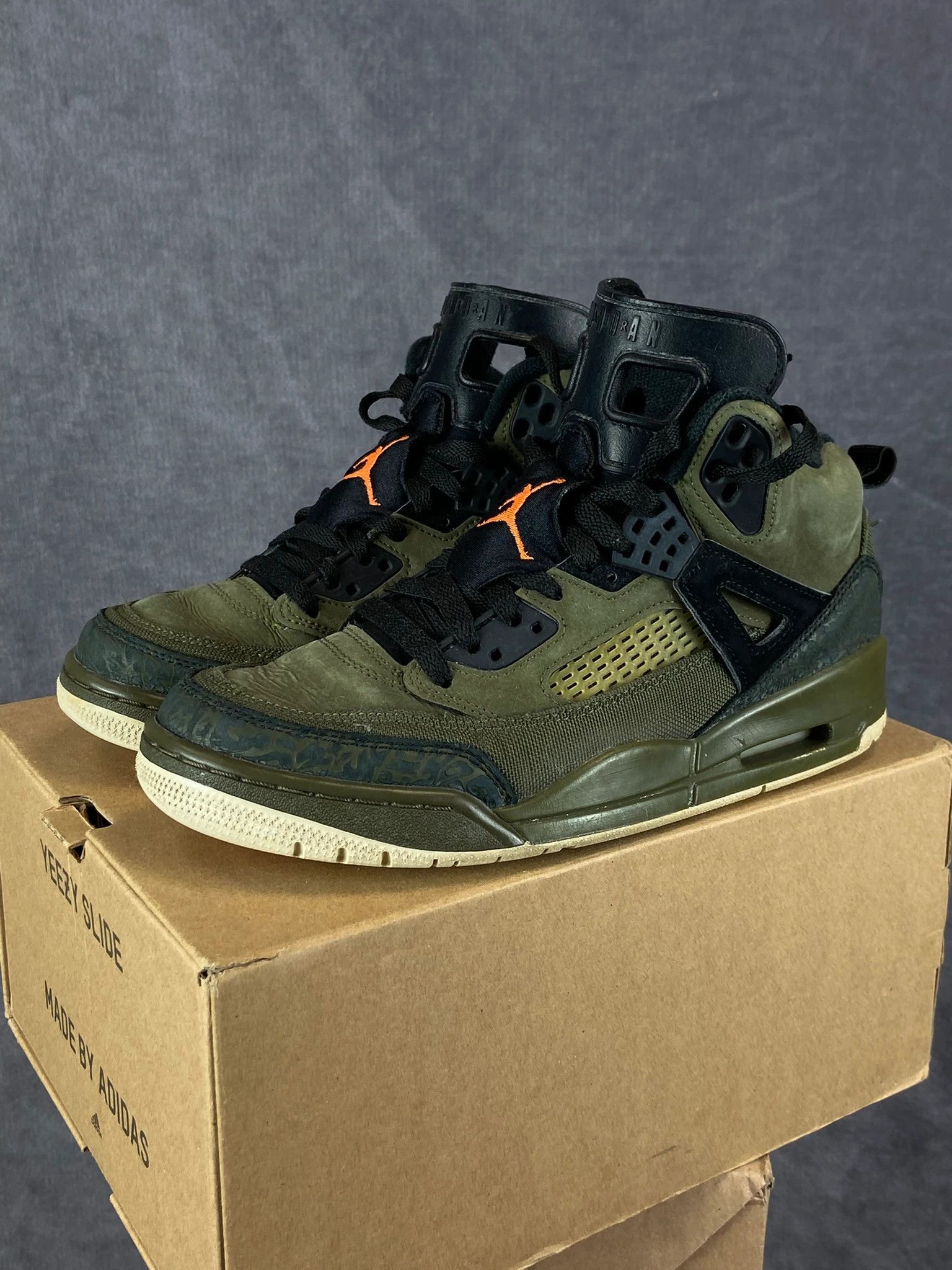 Jordan Brand Air Jordan Black Green Sneakers Size 41 Size US 7.5 / EU 40-41 - 1 Thumbnail