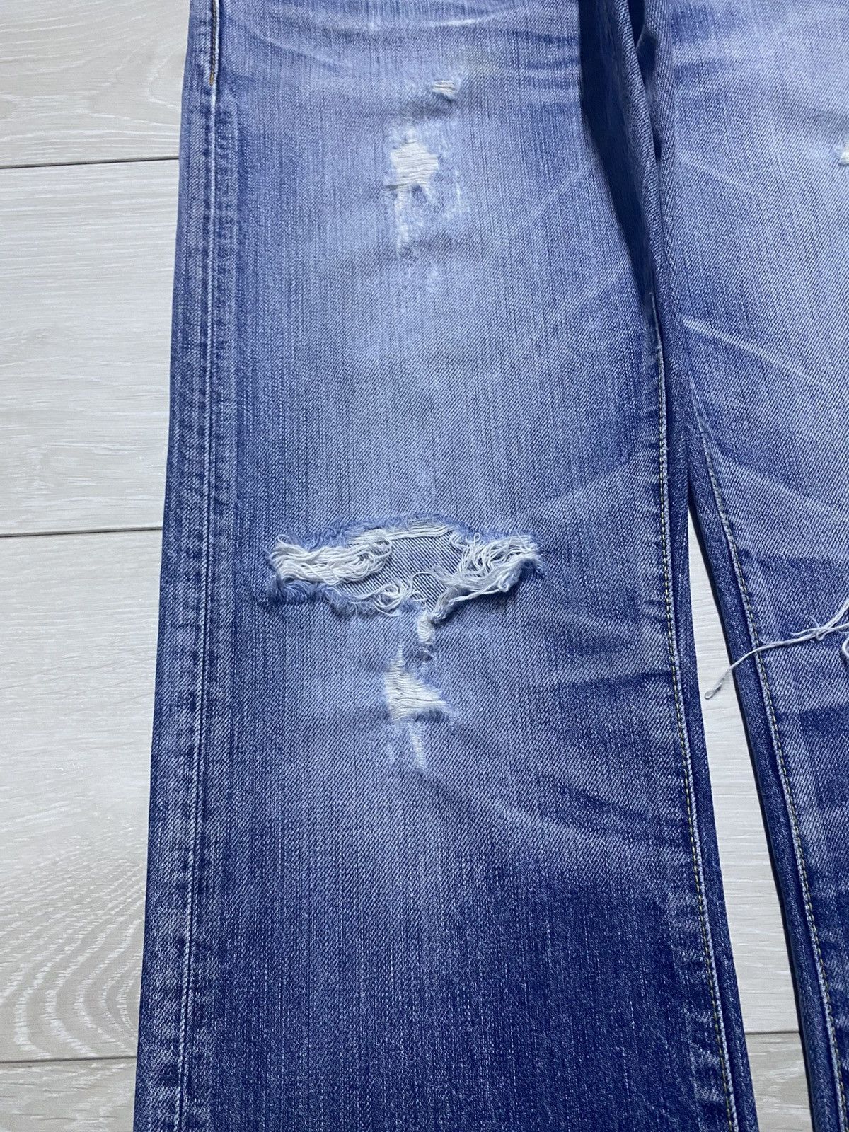 Uniqlo All Made In Japan Uniqlo Distressed ButtonFly Straight Jeans Size US 31 - 7 Thumbnail