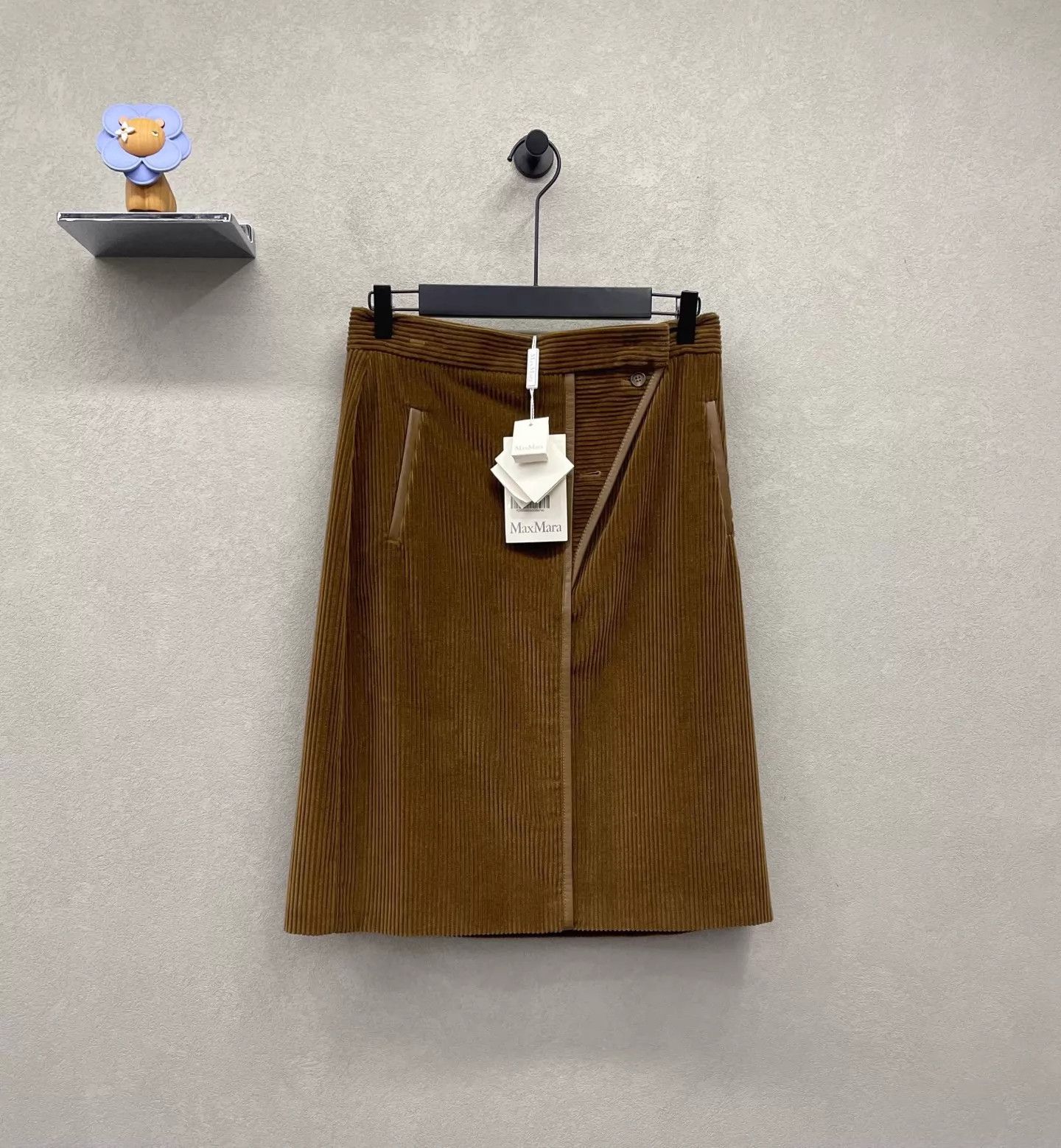 Max Mara Max Mara Corduroy Mustard Tailored Skirt Chic Side Size 32" / US 10 / IT 46 - 1 Thumbnail