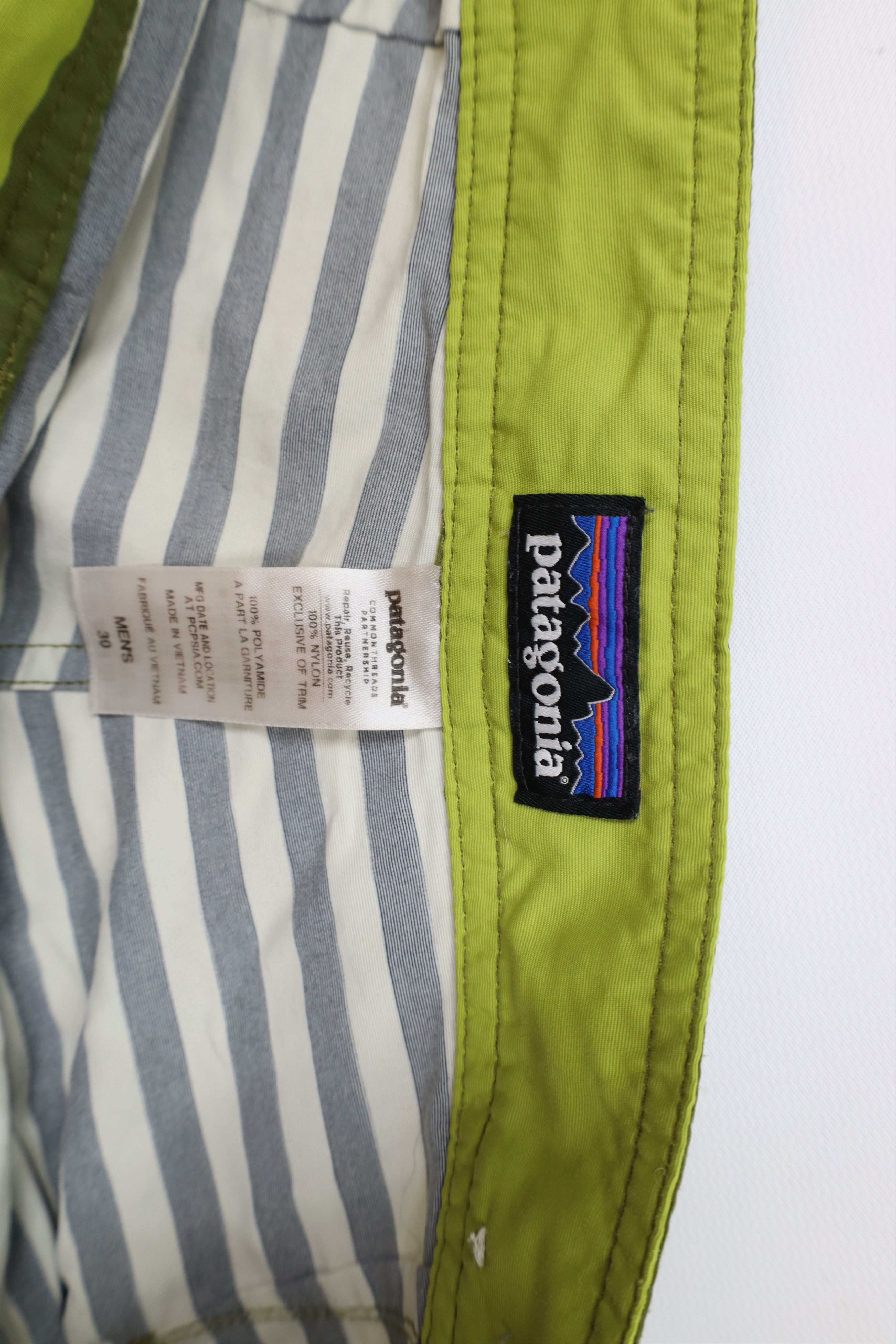Patagonia Patagonia Logo Striped Wavefarer Board Shorts Trunks Green Size US 30 / EU 46 - 7 Thumbnail
