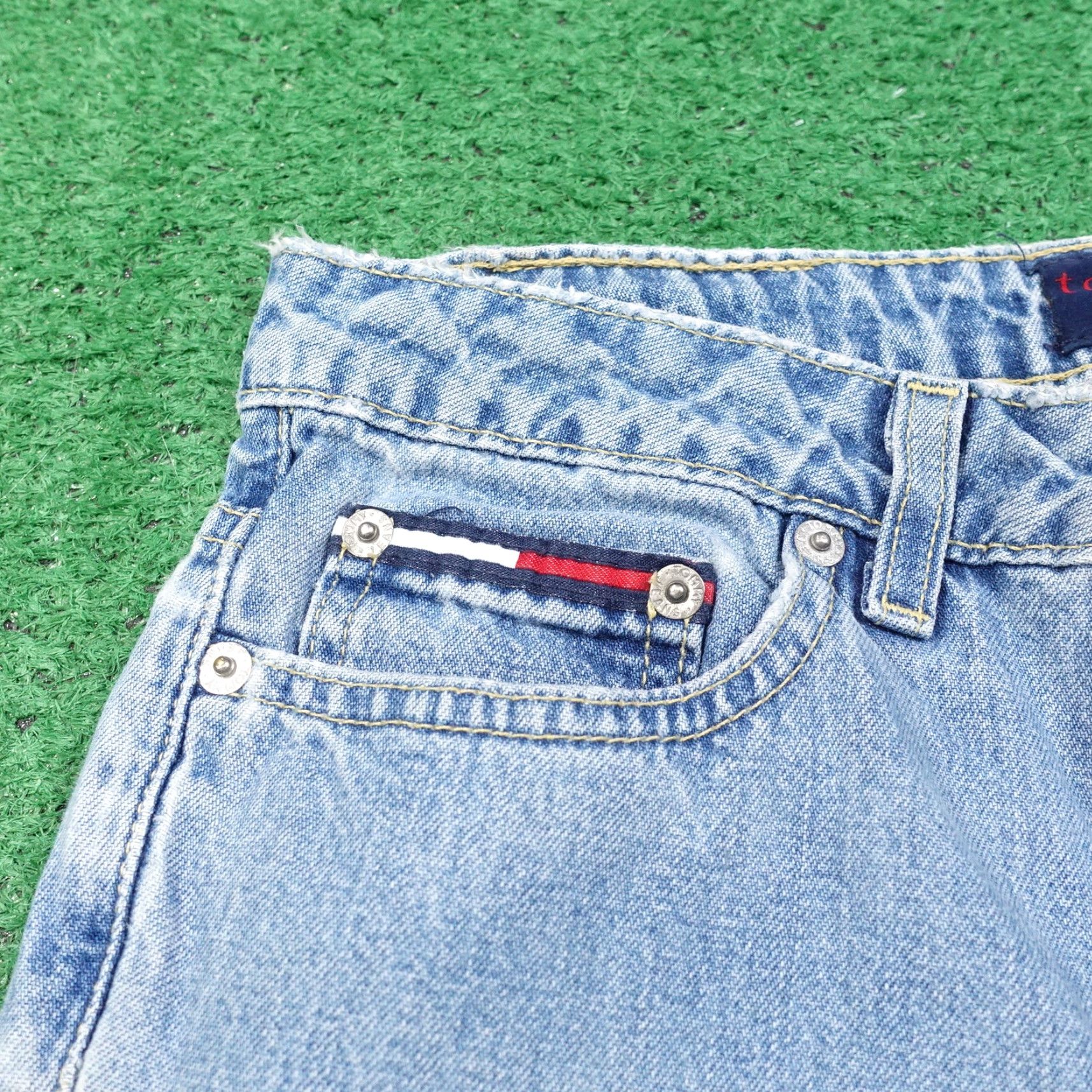 Tommy Hilfiger Vintage Tommy Hilfiger Women's Blue Bootcut Jeans Size 5 Regular Fit 28x28 Denim 90s Size 27" / US 4 / IT 40 - 3 Thumbnail