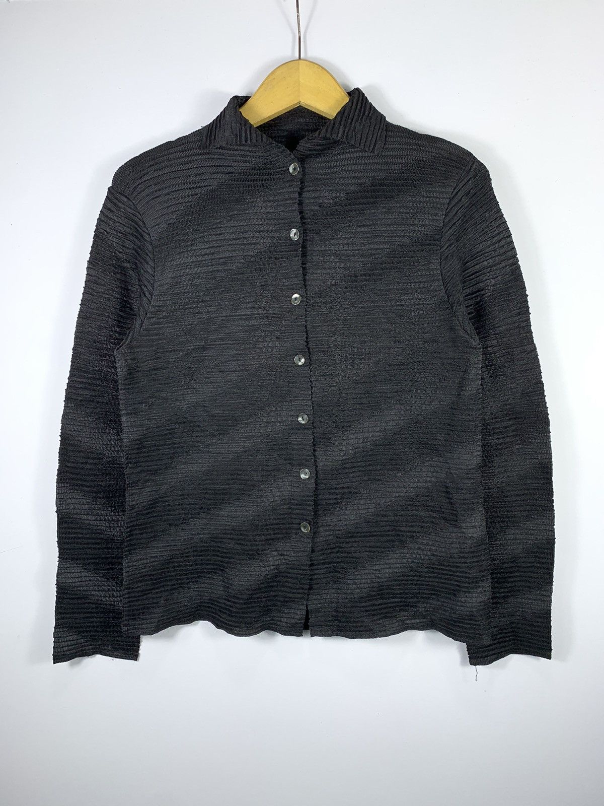 Issey Miyake ❤️‍🔥BINDING OFFER❤️‍🔥 Japanese Pleated Long sleeve issey style Size US M / EU 48-50 / 2 - 1 Thumbnail