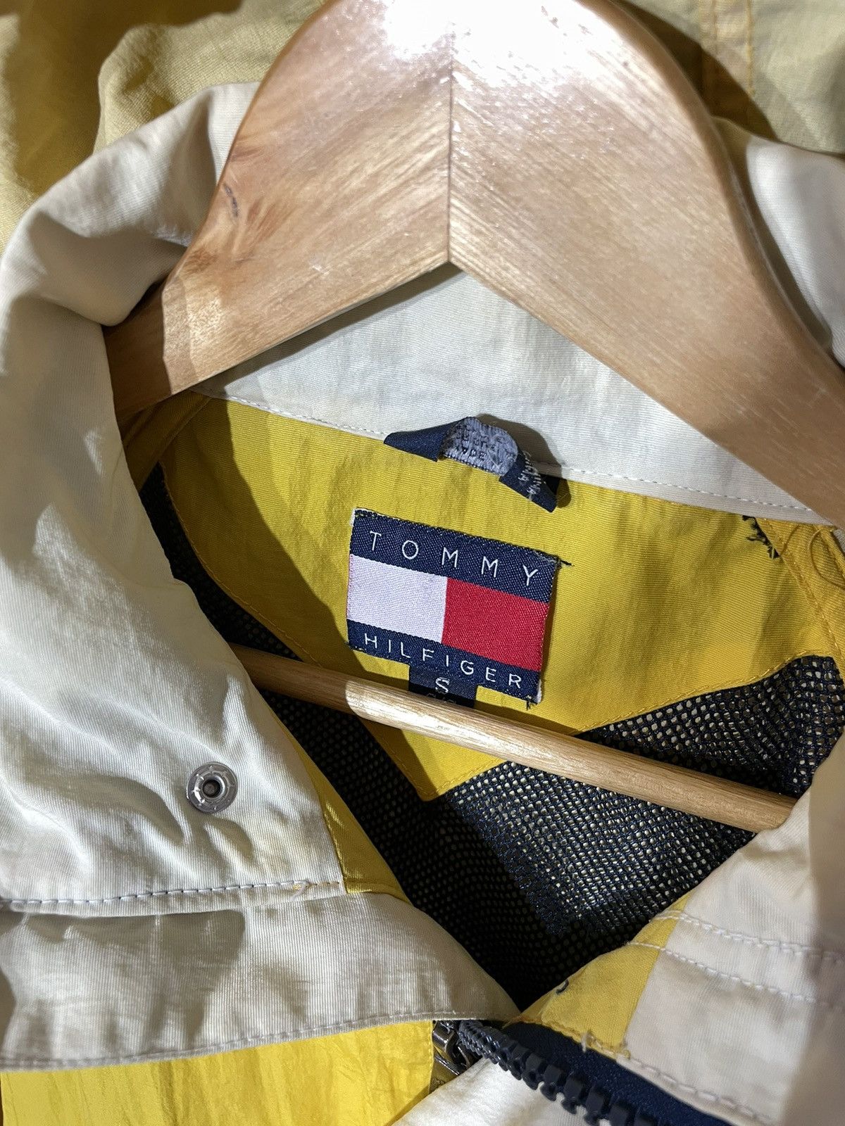 Tommy Hilfiger × Vintage Jacket Tommy Hilfiger Spell Out 90’s Vintage Size US S / EU 44-46 / 1 - 11 Thumbnail