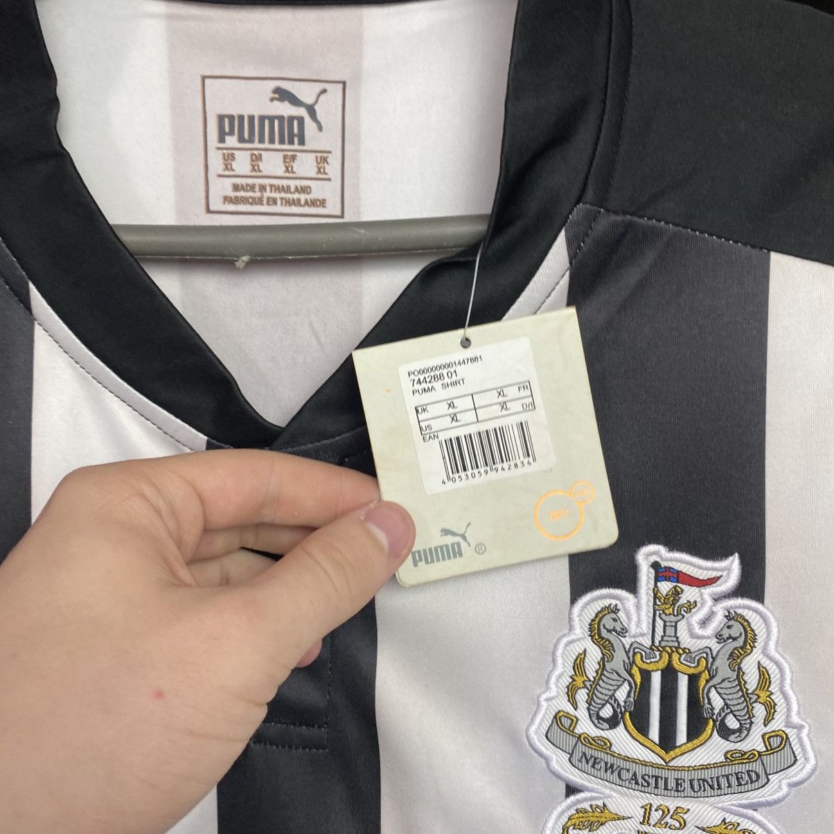 Puma Mens Puma Newcastle United Big Logo home soccer jersey Size US XL / EU 56 / 4 - 5 Thumbnail