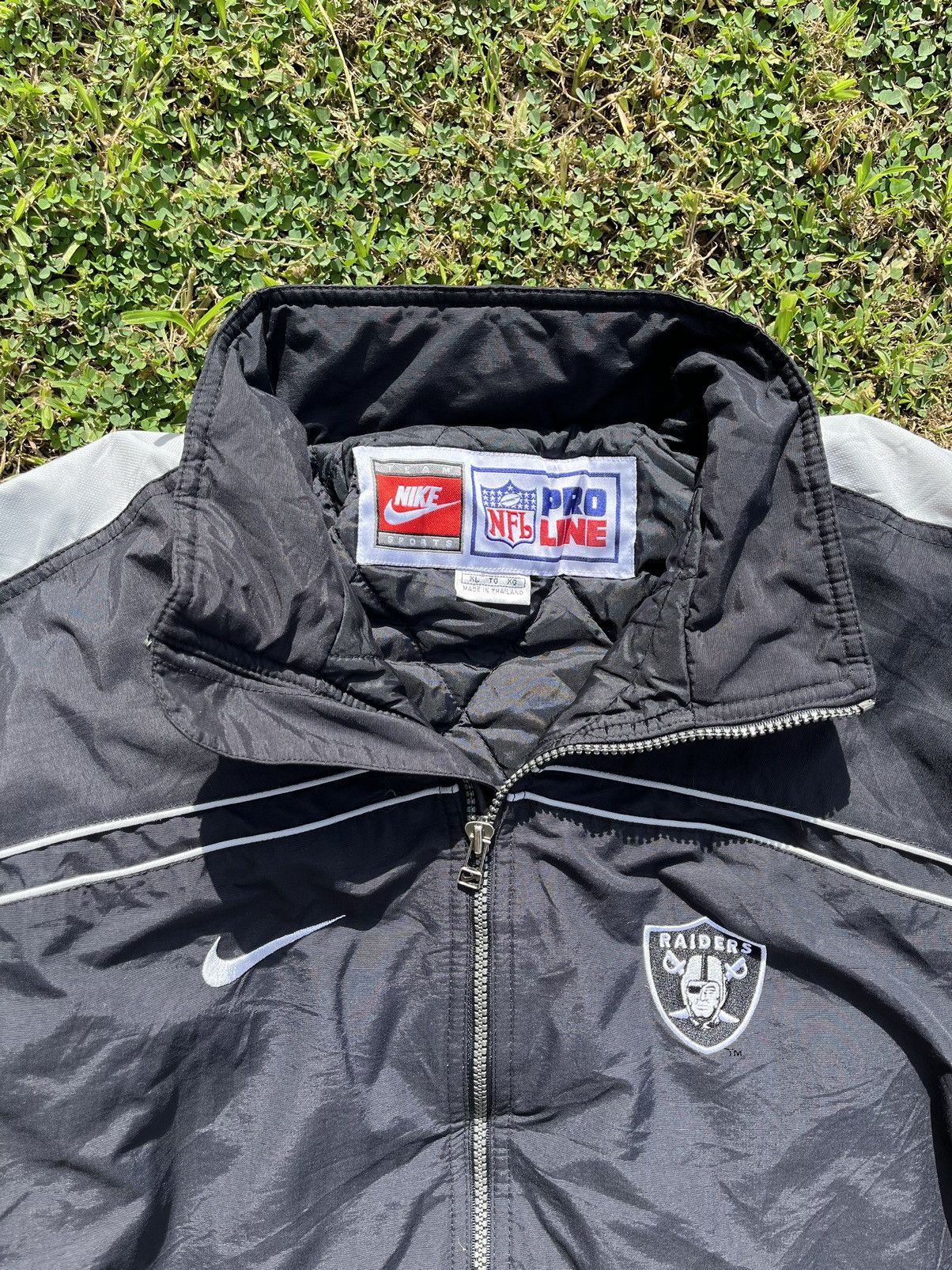 Nike Vintage Nike Team Raiders NFL Pro Line Puffer Jacket Size US XL / EU 56 / 4 - 6 Thumbnail