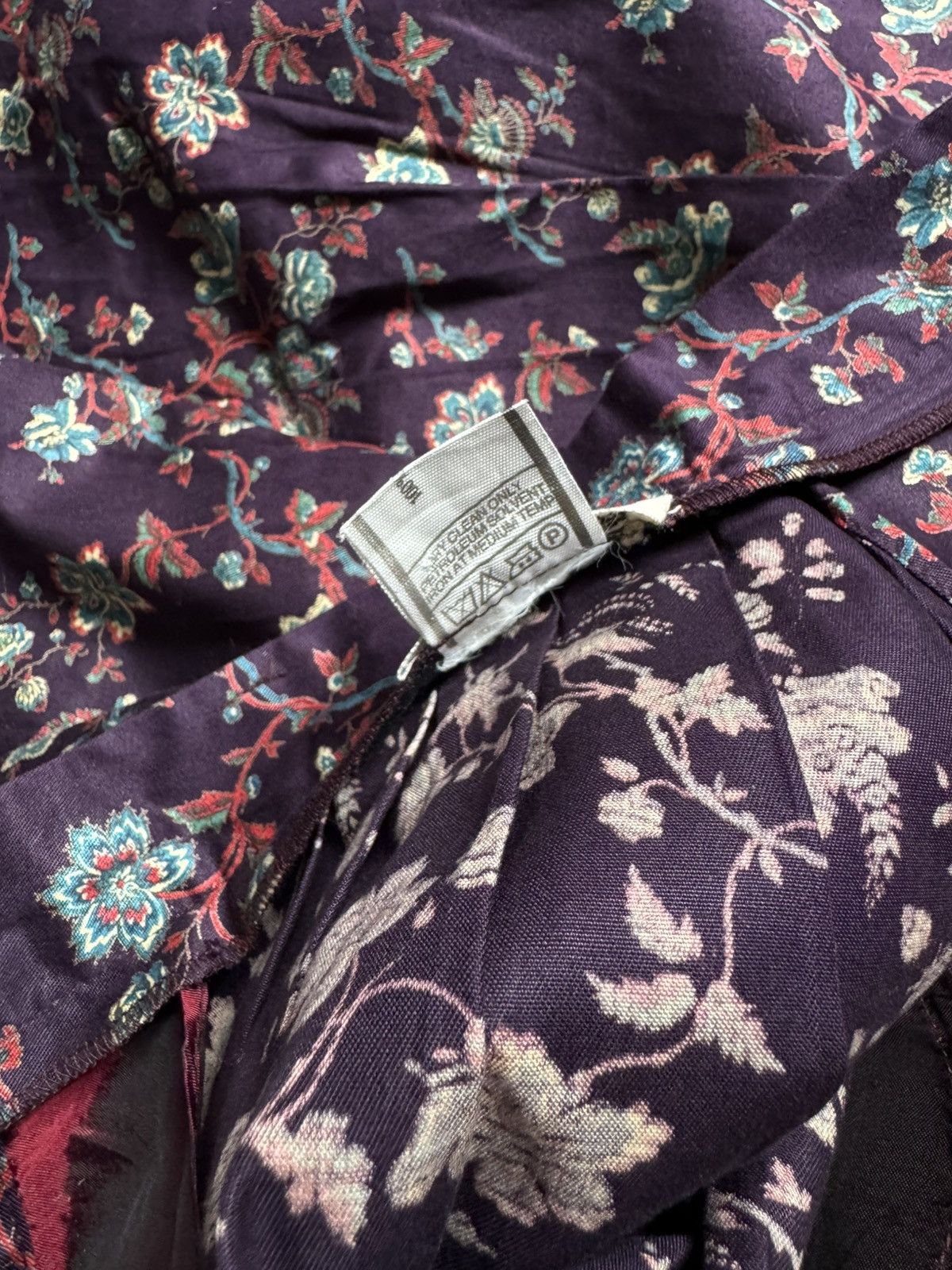 Versace Gianni Versace Vintage Floral Pleated Shorts Woman’s Size 25" / US 0 / IT 36 - 8 Thumbnail