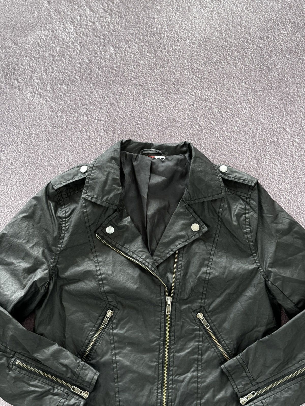 20471120 00s Aesthetic Y2K Multi Zip Cropped Womens Nylon Jacket Size M / US 6-8 / IT 42-44 - 2 Thumbnail