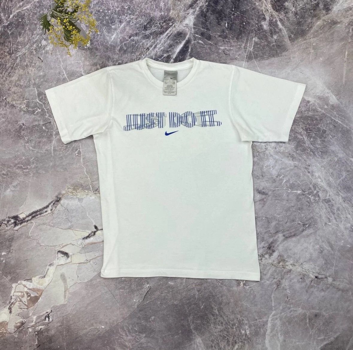 Nike Vintage Nike T shirt Centre Logo White Streetwear Mens Sz S Size US S / EU 44-46 / 1 - 3 Thumbnail