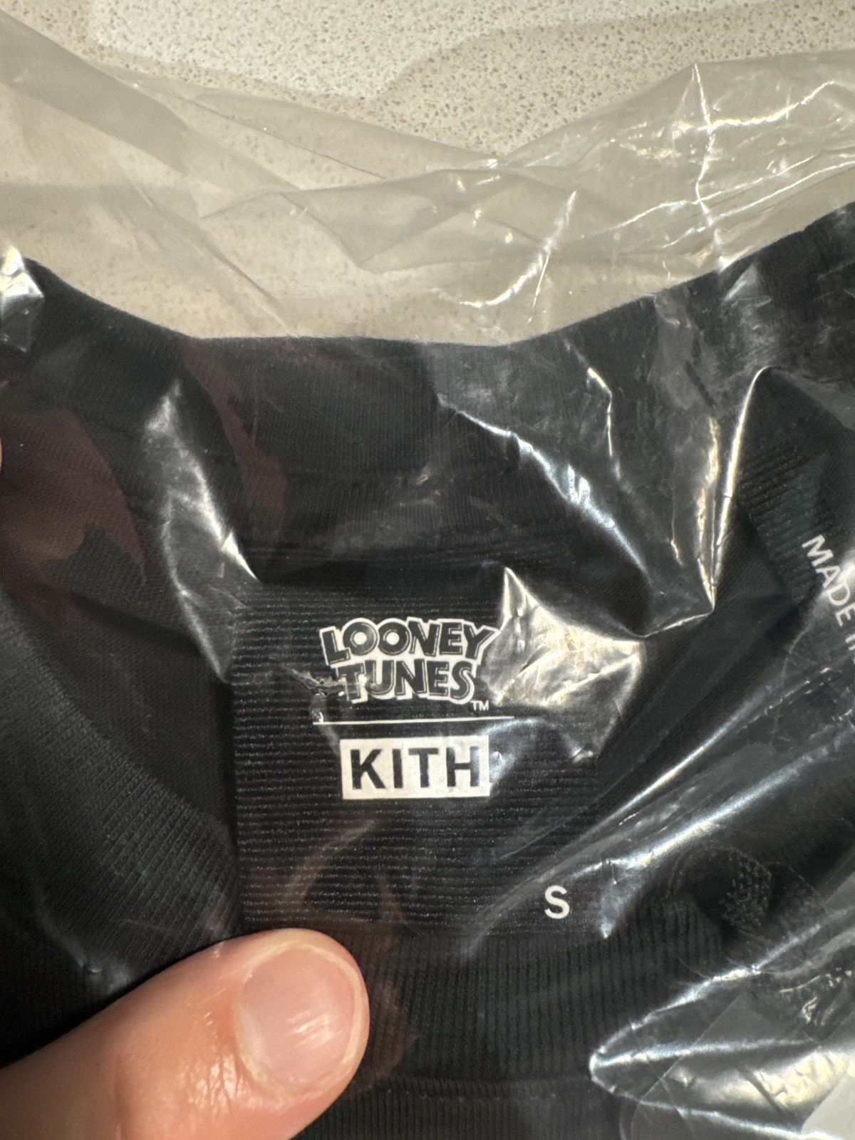 Kith Kith x Looney Tunes That’s All Folks Tee - Black Size US S / EU 44-46 / 1 - 1 Thumbnail