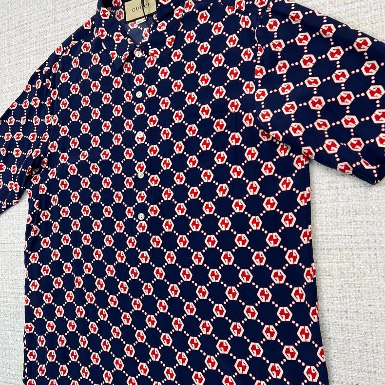 Gucci Gucci Borderless Overture Logo Full Print Silk Short Sleeve Size US S / EU 44-46 / 1 - 1 Thumbnail