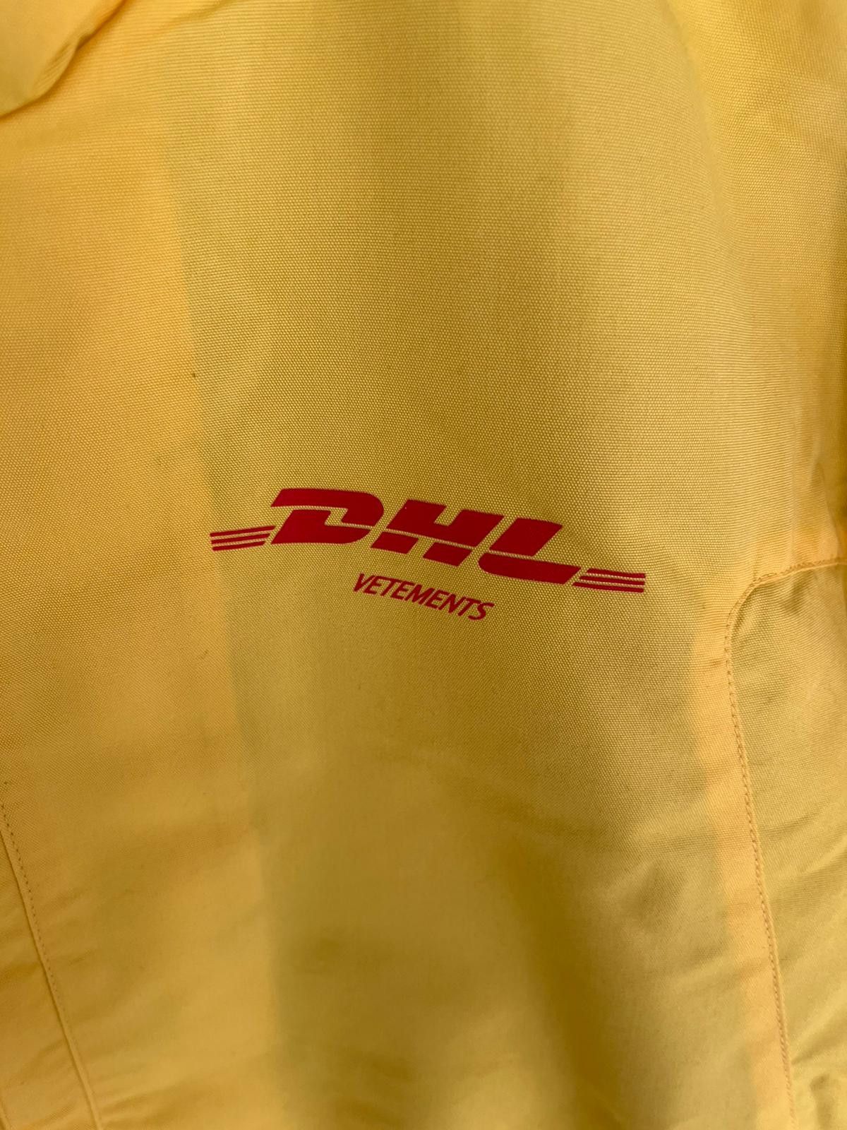Vetements SS18 DHL Parka in Yellow Size US S / EU 44-46 / 1 - 4 Thumbnail