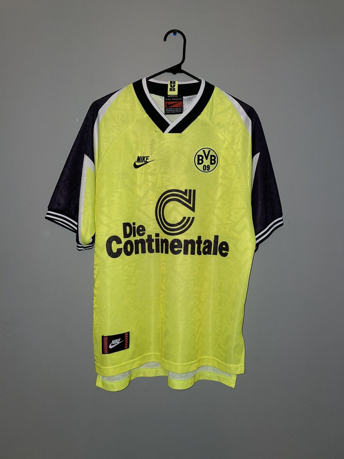 Nike Borussia Dortmund 1995-96 Home Football Shirt Size US M / EU 48-50 / 2 - 1 Thumbnail