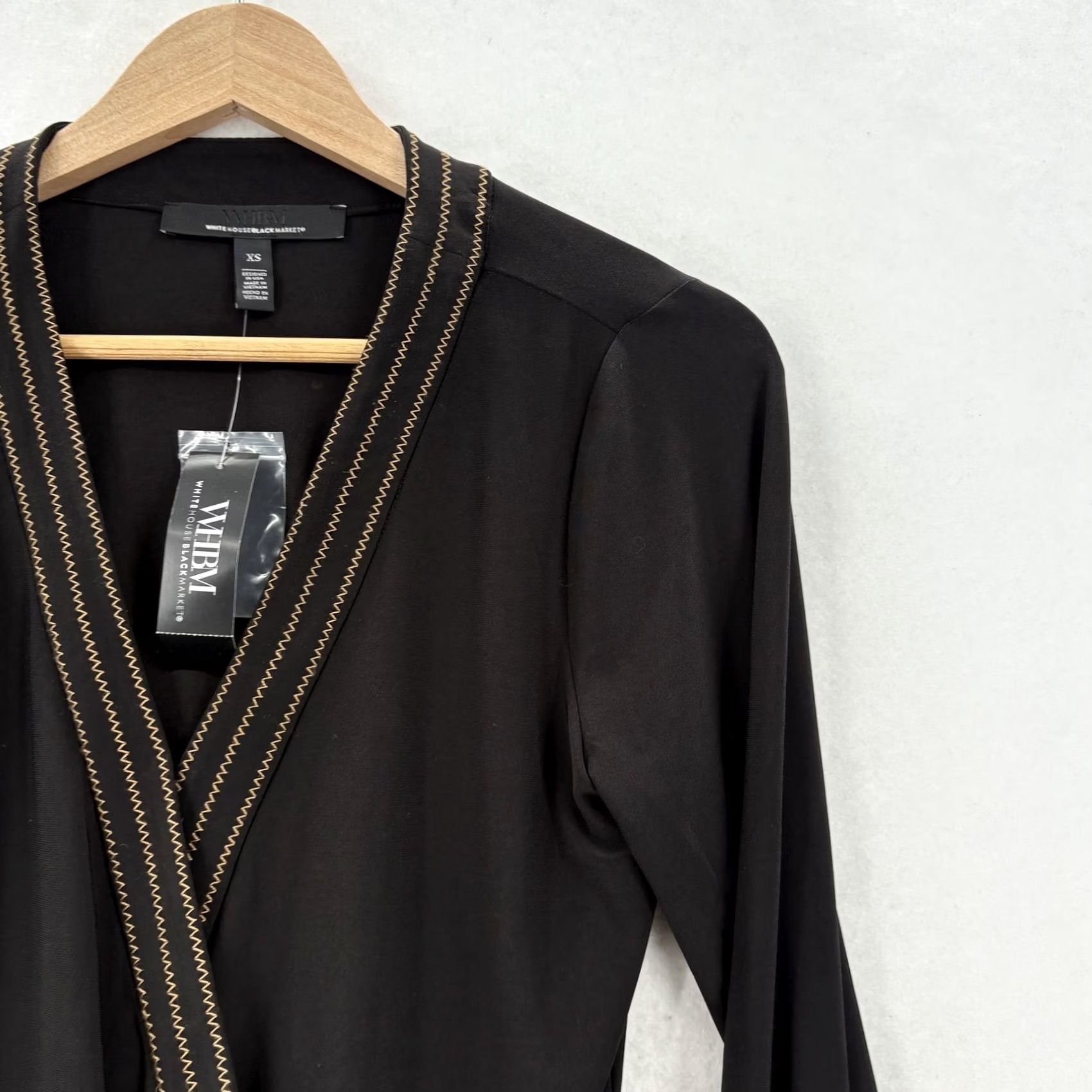 White House Black Market White House Black Market Blouse XS Womens V-Neck Button Surplice Solid Black NWT Clothing Reserved Womens XS Blouse Size XS / US 0-2 / IT 36-38 - 2 Thumbnail