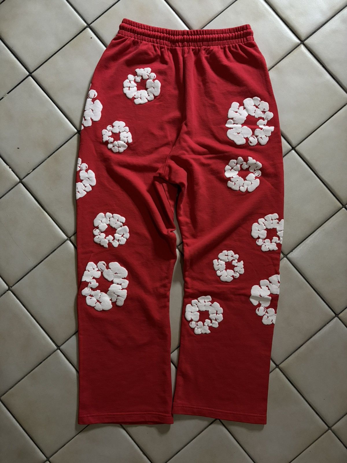 DENIM TEARS Red Denim Tears Wreath Baggy Sweatpants Size US 34 / EU 50 - 2 Thumbnail