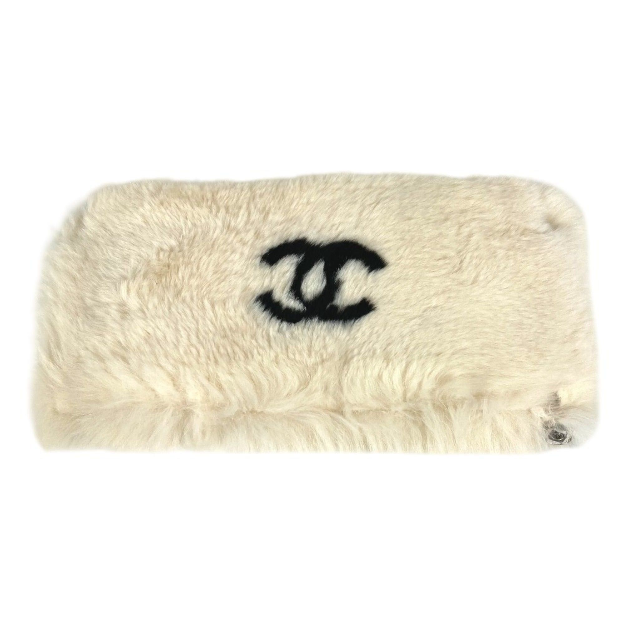 Vintage Chanel rabbit bracelet Chanel FW2001 Cream Rabbit Fur Bangle Bracelet – Vothe Archive main image 3