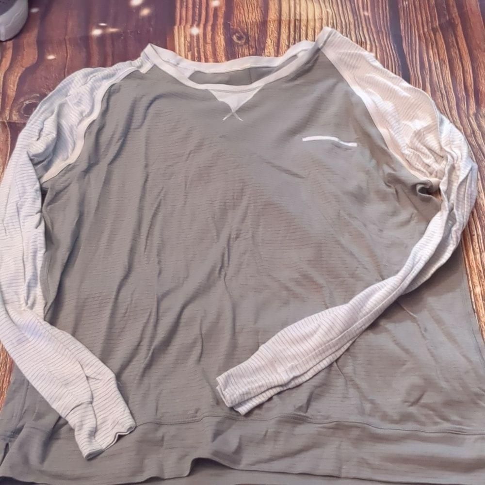 Lululemon gray white weightless crew size 10?