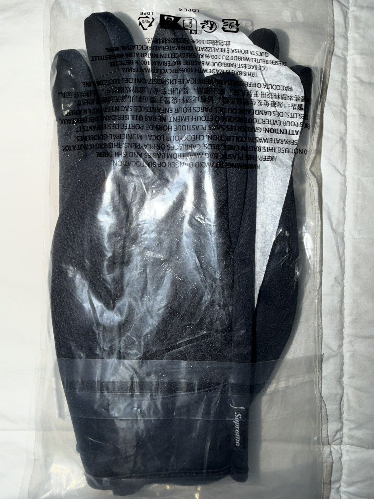 Supreme WINDSTOPPER Zip Gloves 