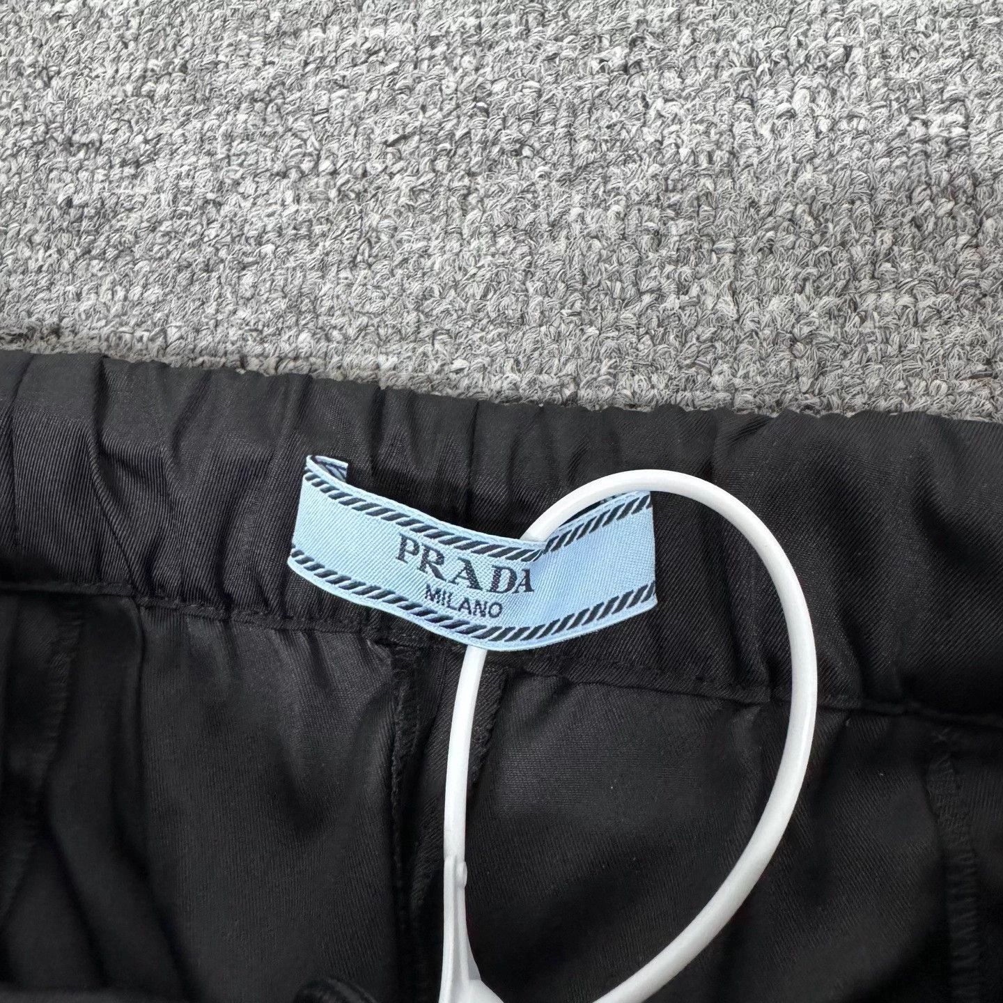 Prada Prada Triangle Logo Zip Hem Recycled Nylon 38 99 New Size US 38 / EU 54 - 6 Thumbnail