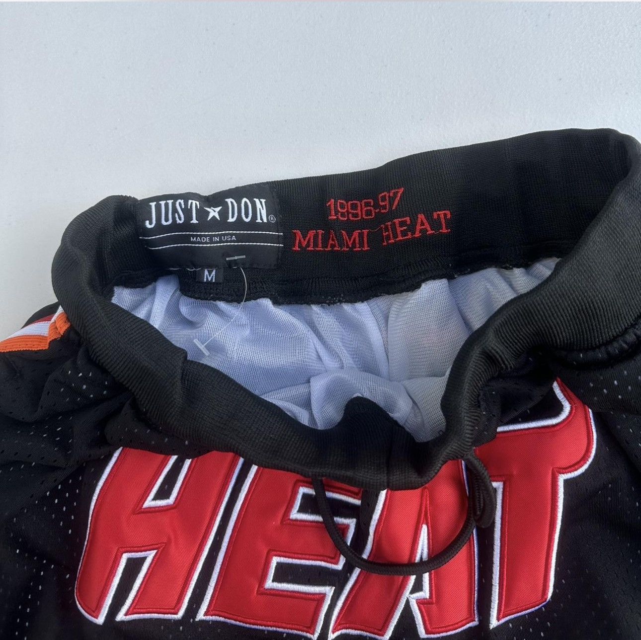 Just Don Just don miami heat black shorts size medium Size US 32 / EU 48 - 2 Thumbnail