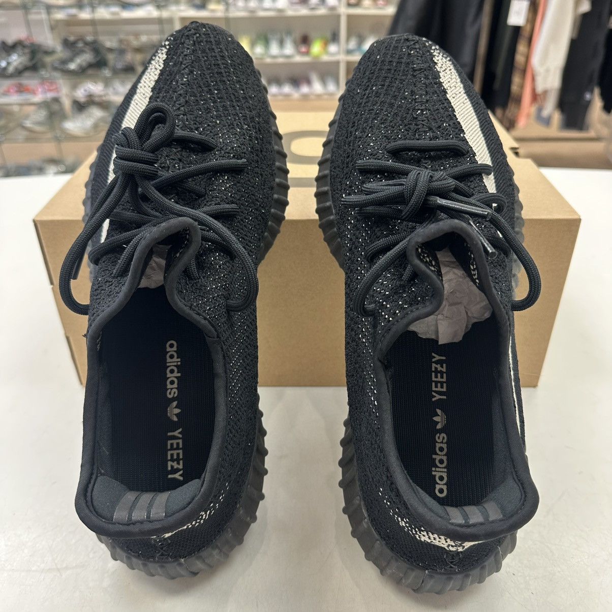 Adidas Size 12.5 - adidas Yeezy Boost 350 V2 Low Oreo 2022 Size US 12.5 / EU 45-46 - 3 Thumbnail