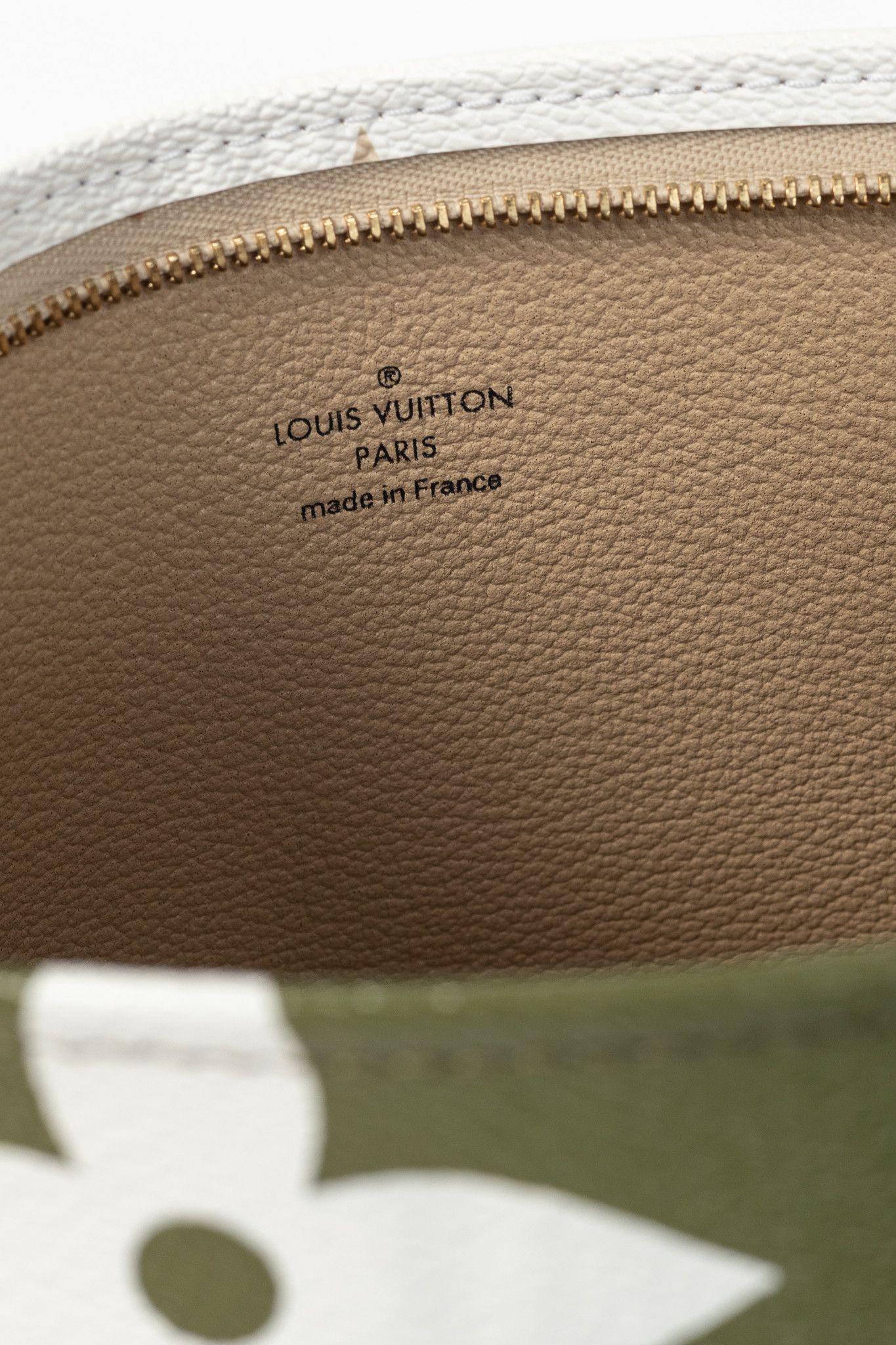Louis Vuitton Louis Vuitton Khaki Monogram Giant Toiletry Pouch 26 Size ONE SIZE - 11 Thumbnail