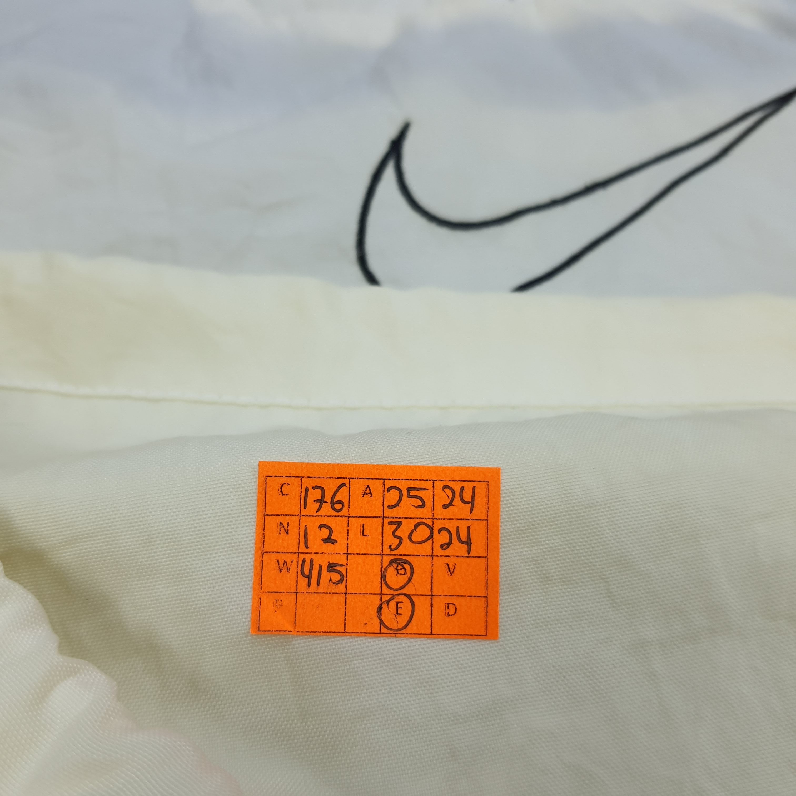 Japanese Brand × Nike × Vintage Vintage Nike Center Logo Hoodie Windbreaker Jacket Size US XL / EU 56 / 4 - 7 Thumbnail