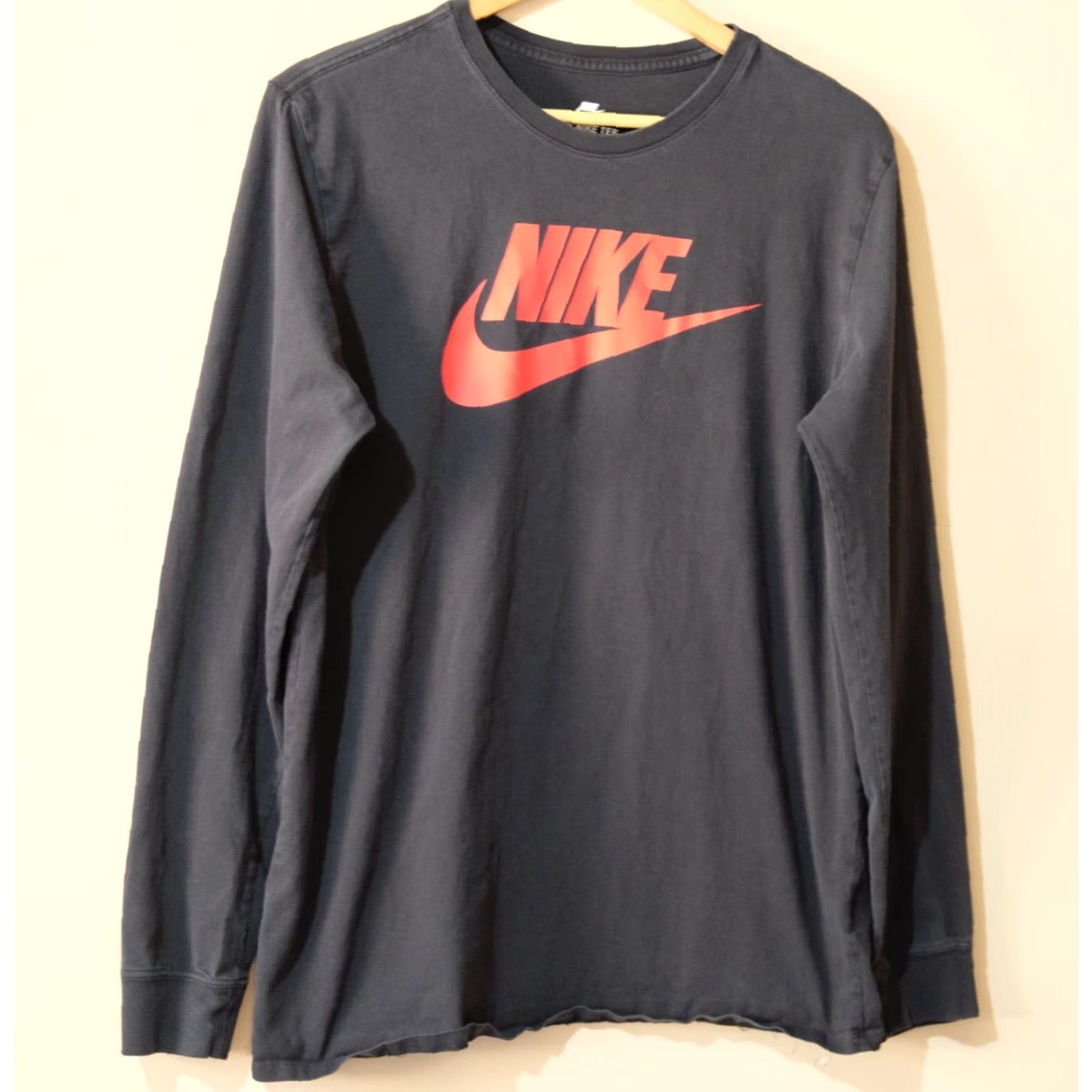 Nike Nike Tee Long Sleeve Shirt Mens L Black Logo 100% Cotton Regular Crew Neck Lightweight Fall Winter Spring Size US L / EU 52-54 / 3 - 2 Thumbnail