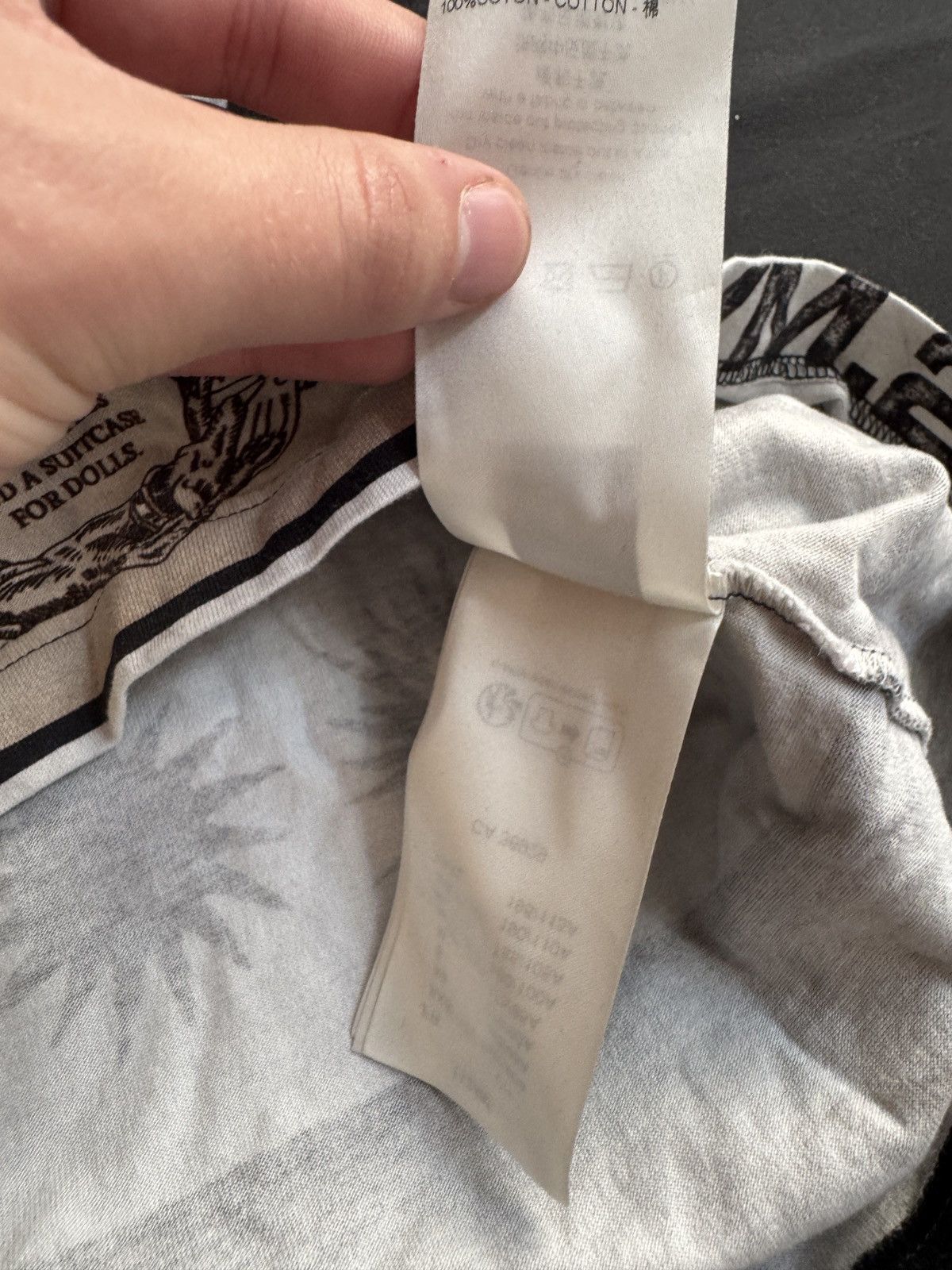 Louis Vuitton Louis Vuitton Printed Color T-Shirt - Size M Size US M / EU 48-50 / 2 - 5 Thumbnail