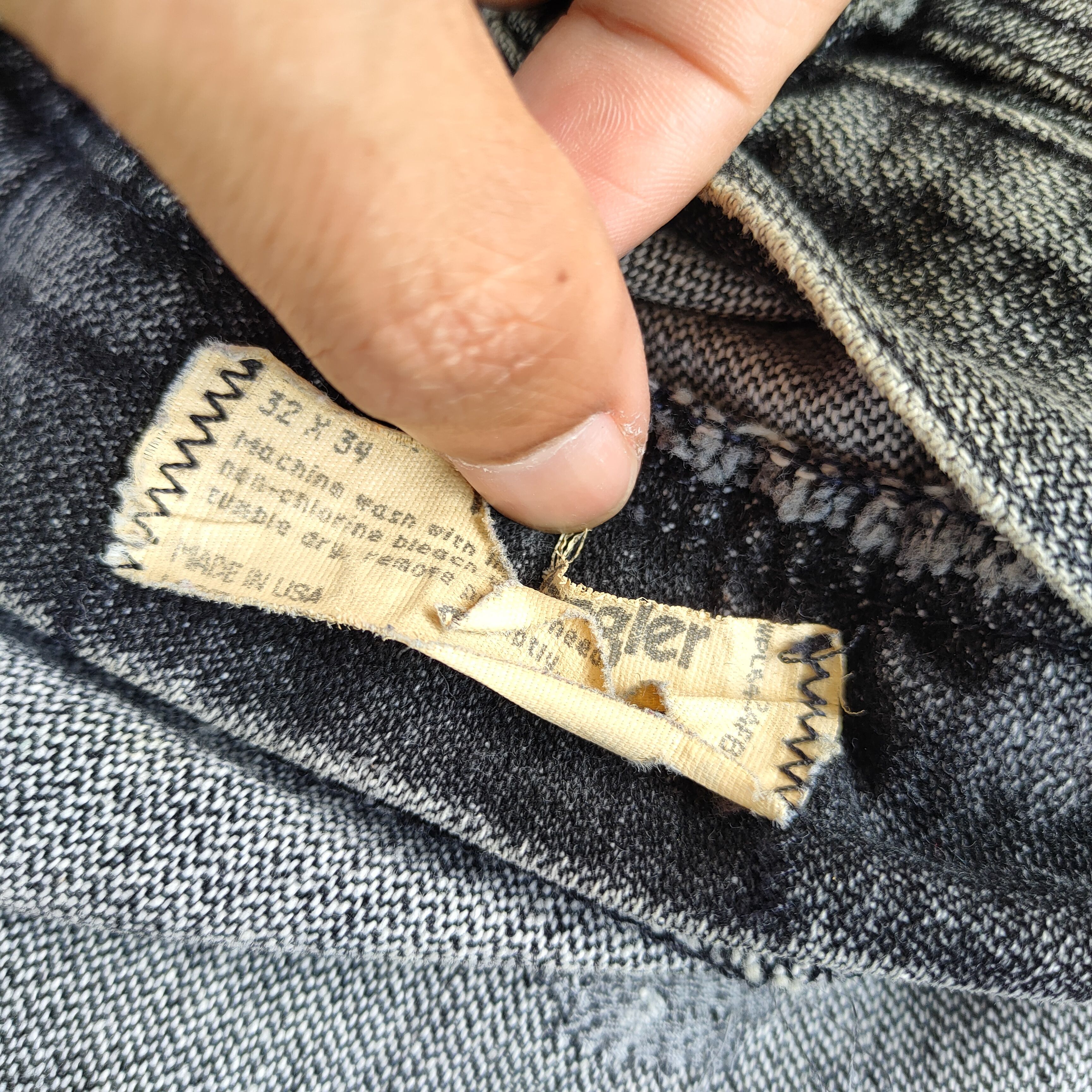 Jean VINTAGE WRANGLER MADE IN USA FADED RIPPED JEANS DENIM PANTS Size US 31 - 15 Thumbnail