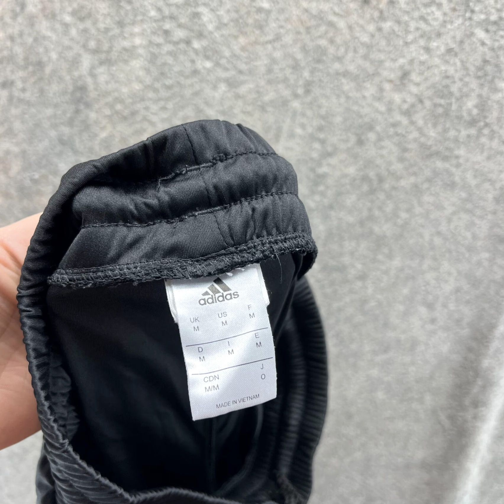 Adidas Adidas Shorts Men Medium Adult Black Athletic Basketball Trefoil Gym Fleece Drawstring Elastic Waist 9in Inseam Regular Readability Size US 31 - 2 Thumbnail