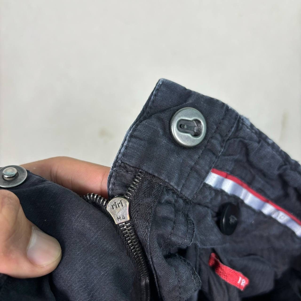 Prada Prada Fit Black Sun Faded Cargo Shorts Size 25" / US 0 / IT 36 - 14 Thumbnail