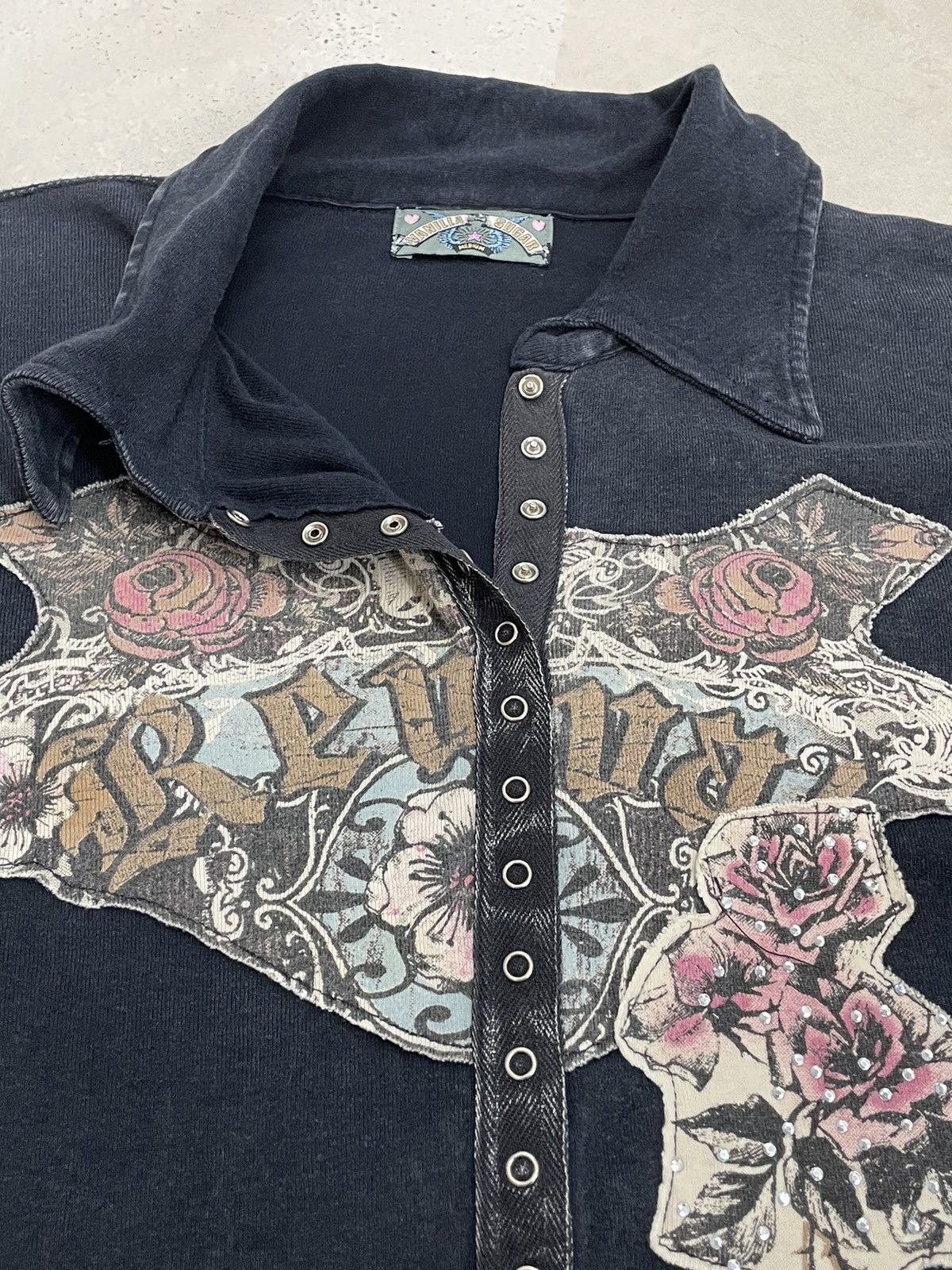 20471120 Faded Vanilla Sugar Patch Affliction Bondage Button Tee Size US M / EU 48-50 / 2 - 7 Thumbnail